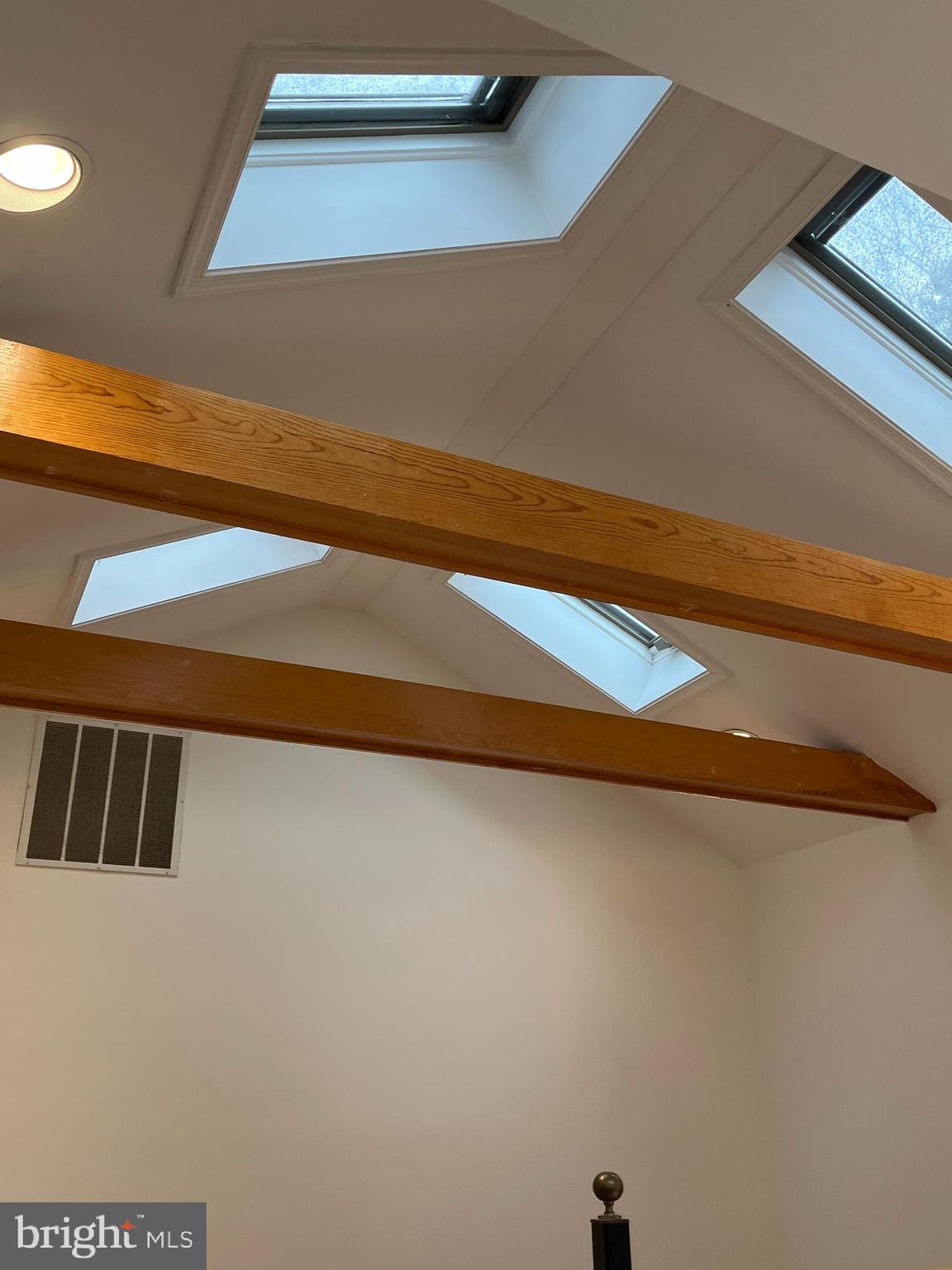 Real estate listing preview #8