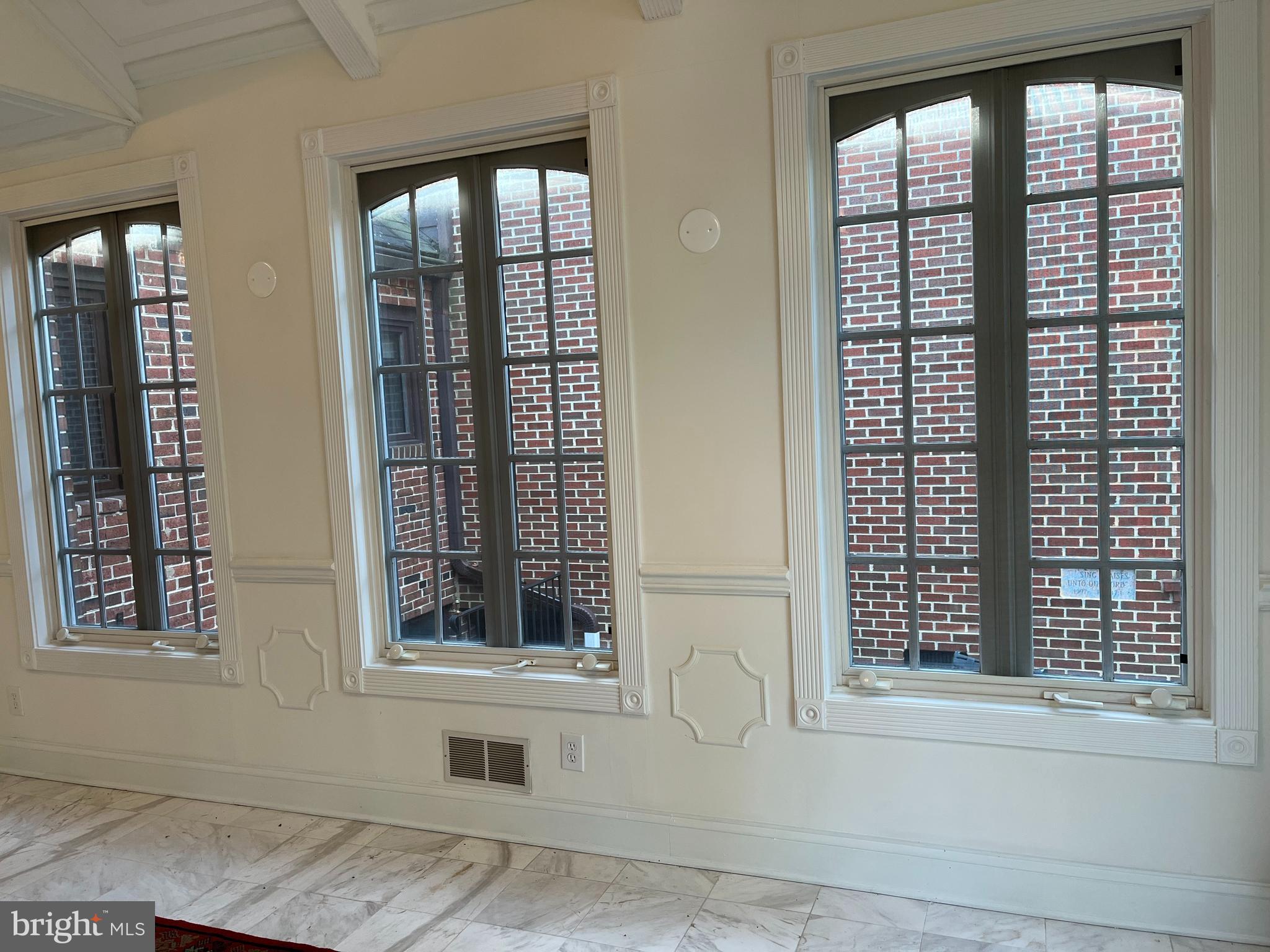 Real estate listing preview #13