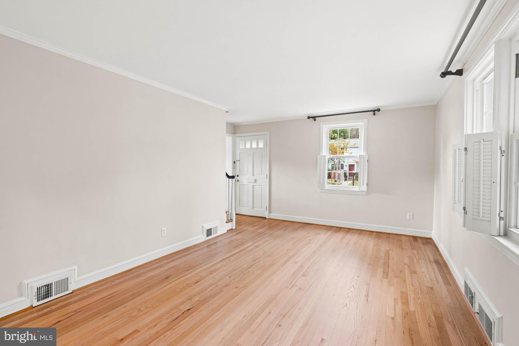 Real estate listing preview #6