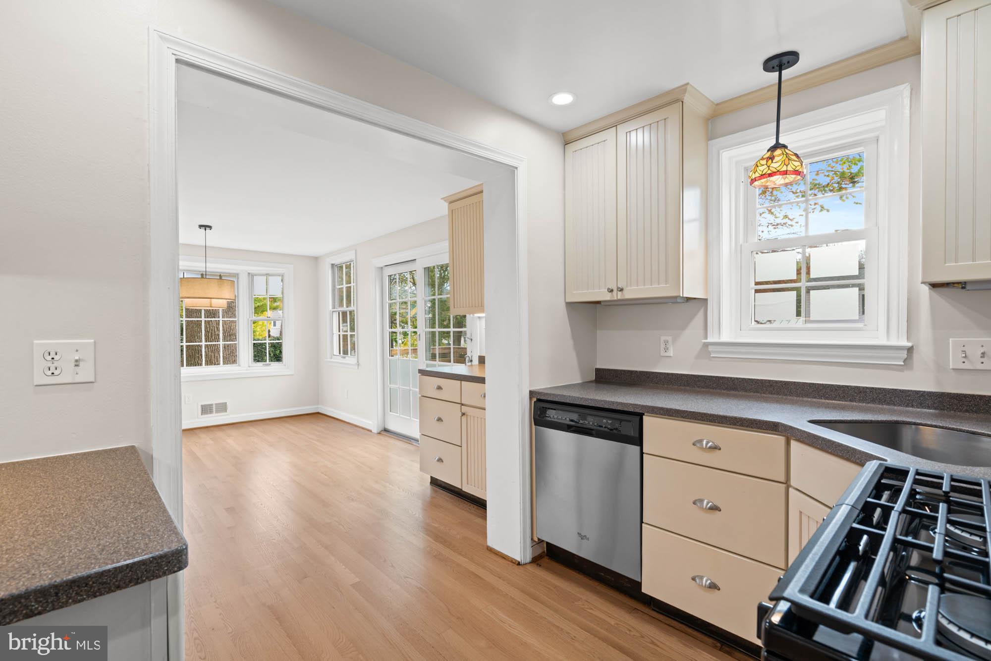 Real estate listing preview #12