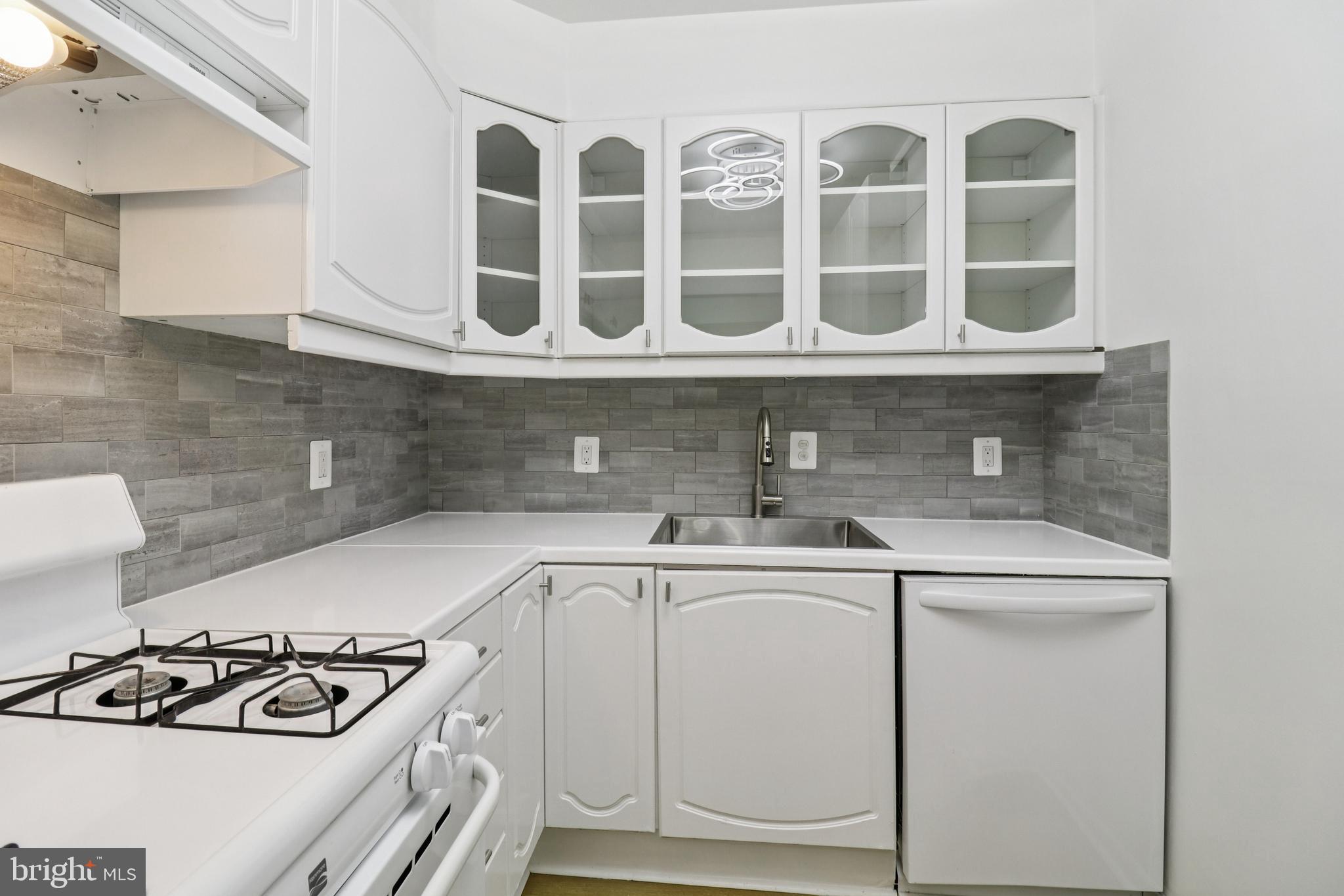 Real estate listing preview #12