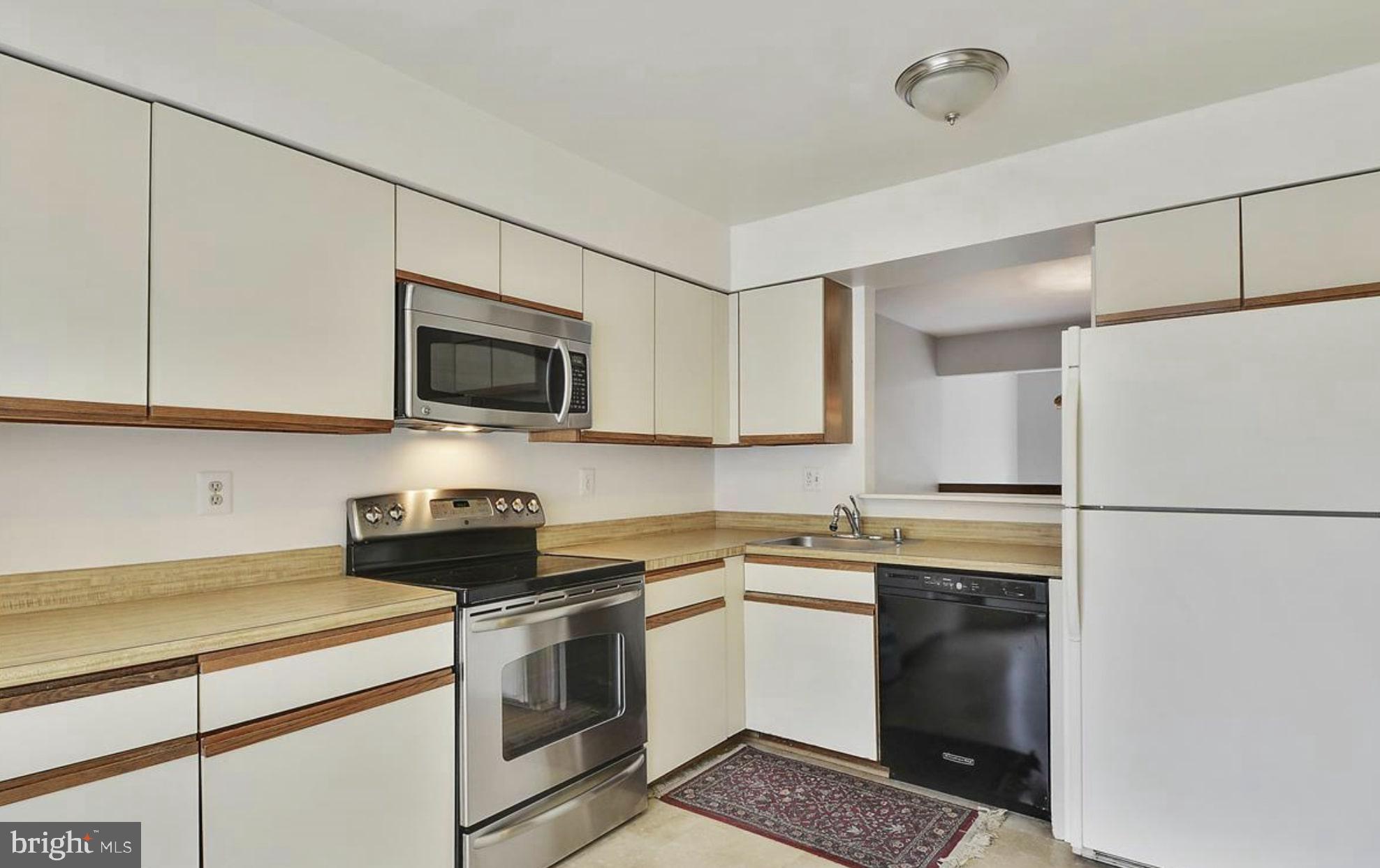 Real estate listing preview #12