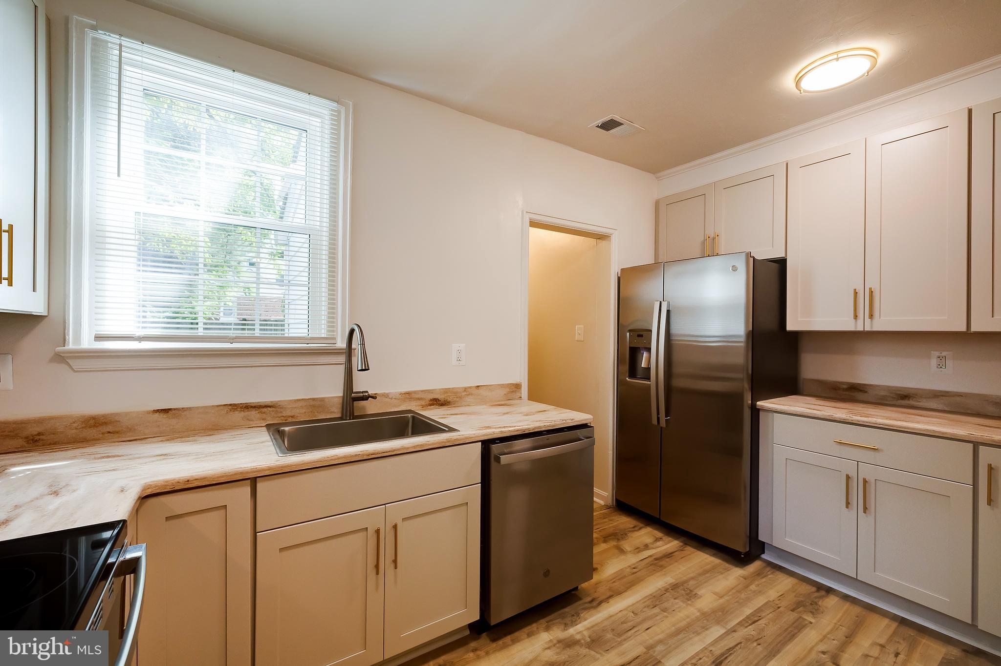 Real estate listing preview #14