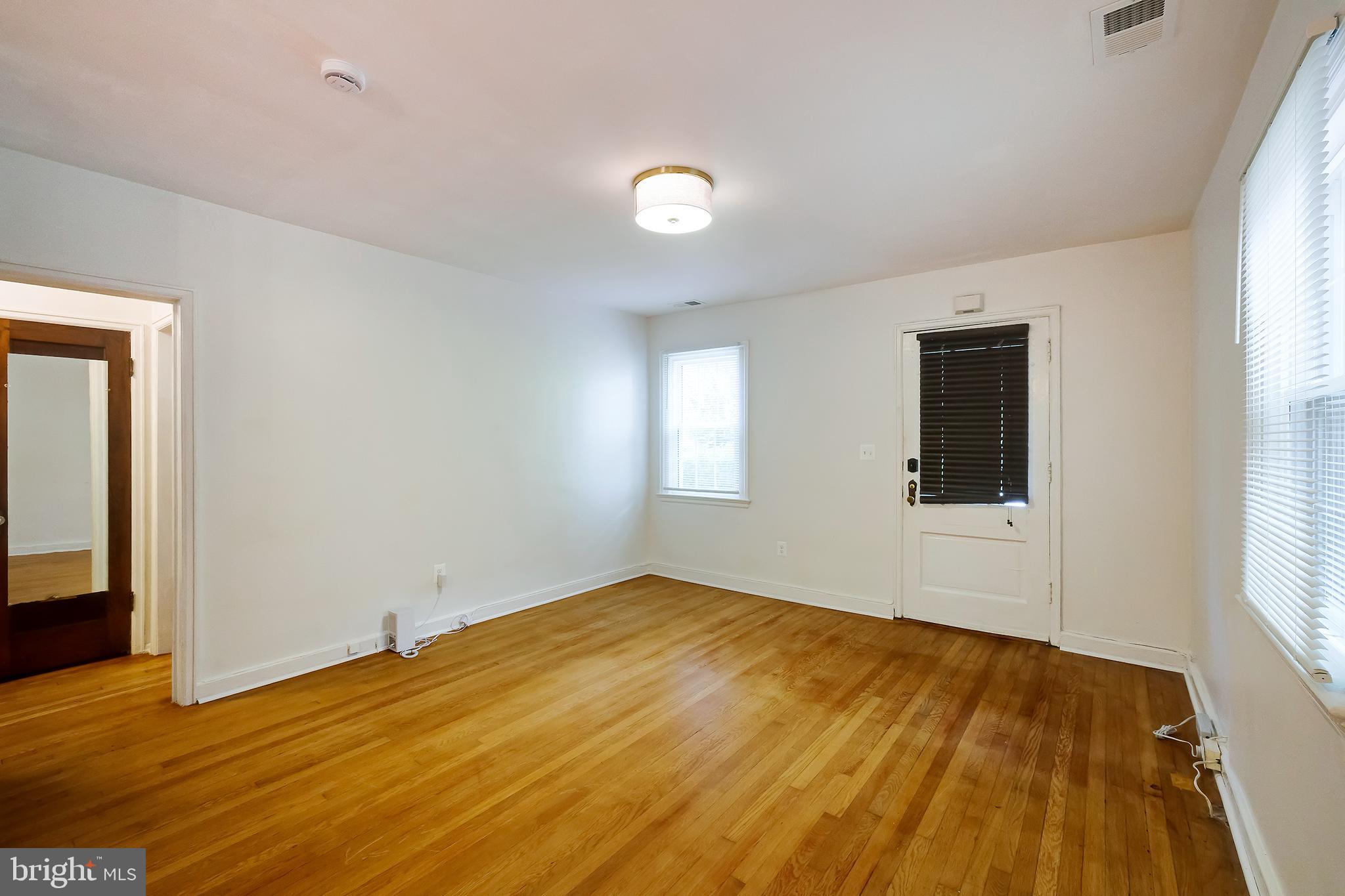 Real estate listing preview #8