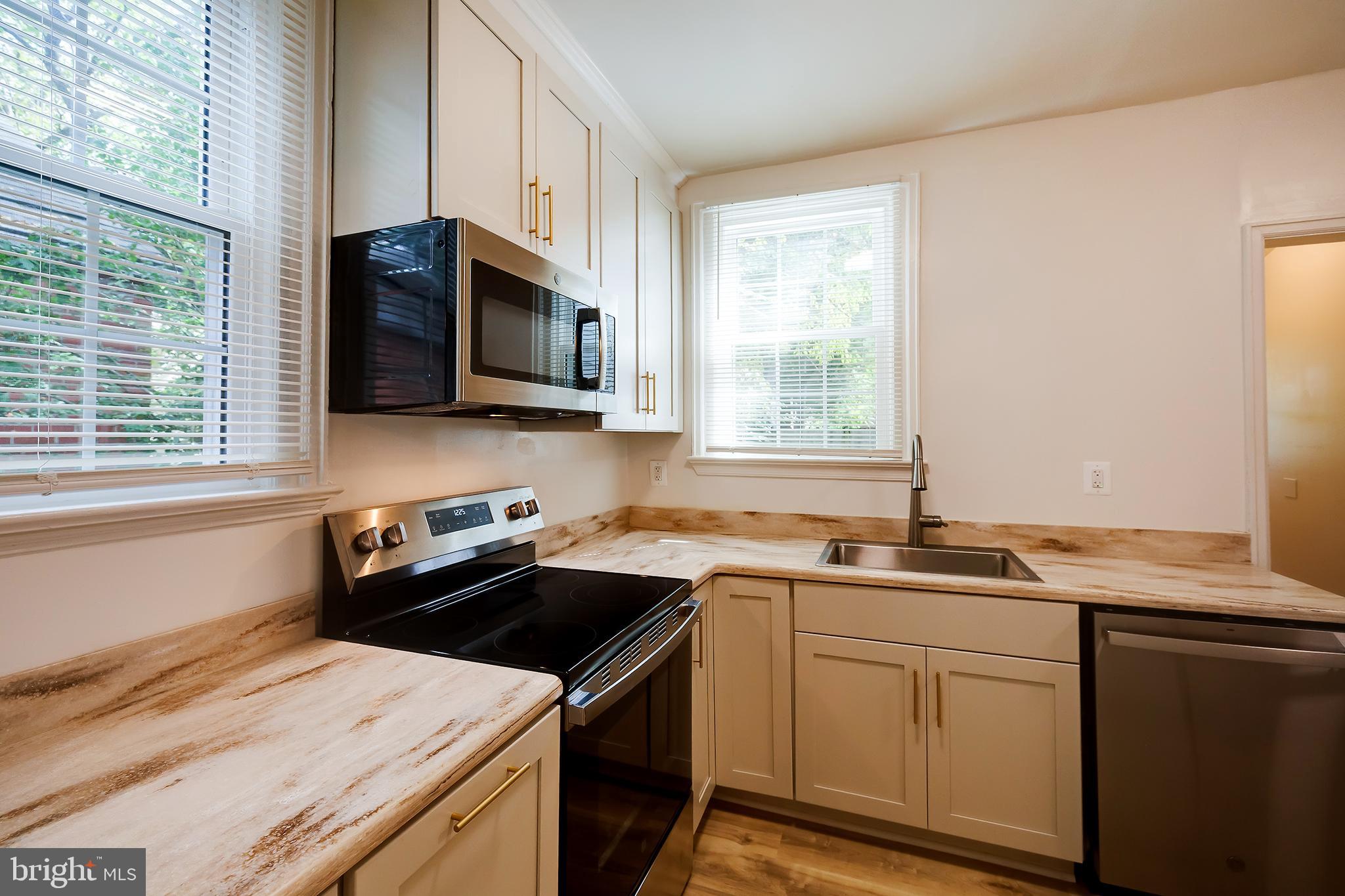 Real estate listing preview #13