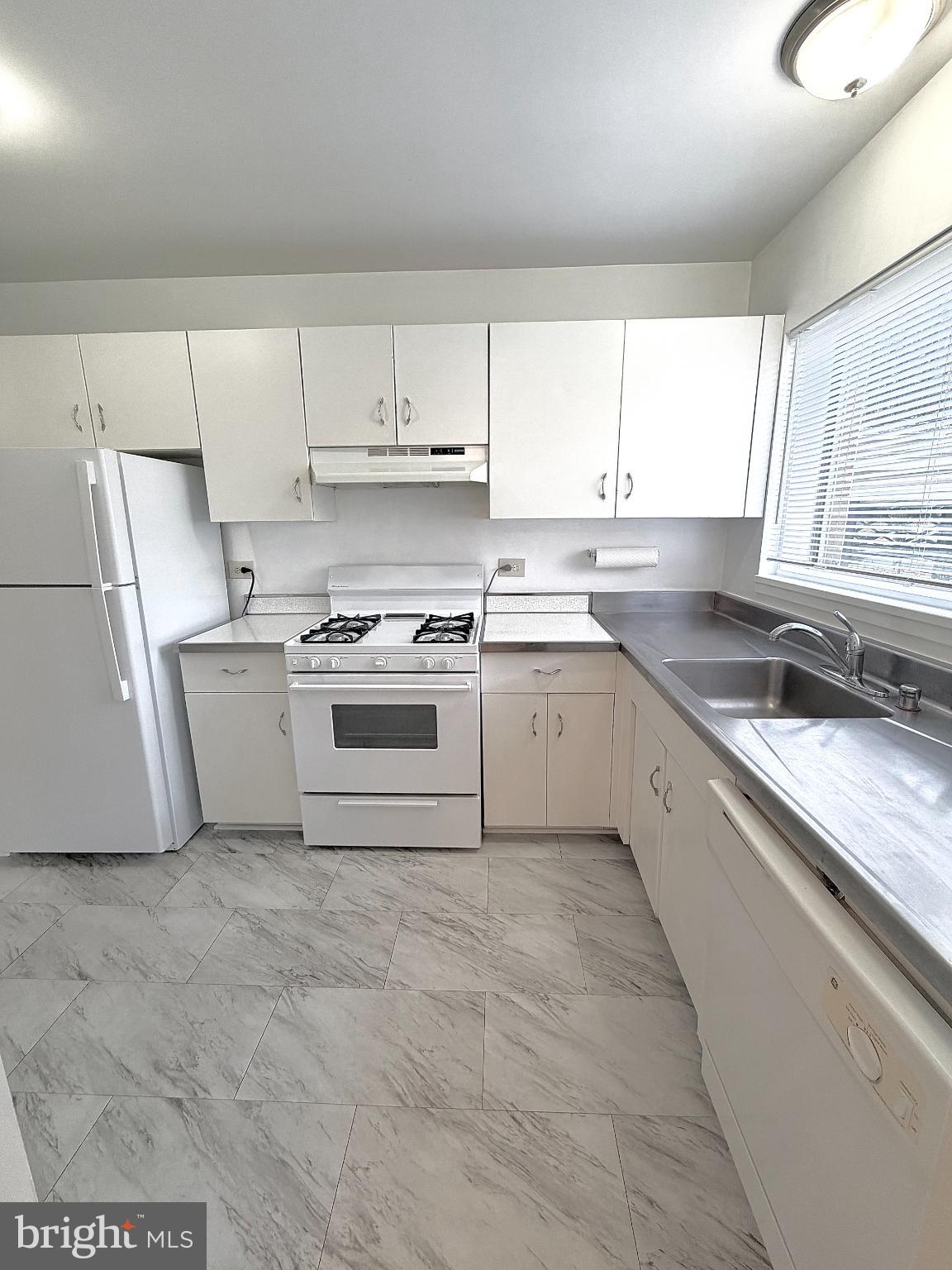 Real estate listing preview #4