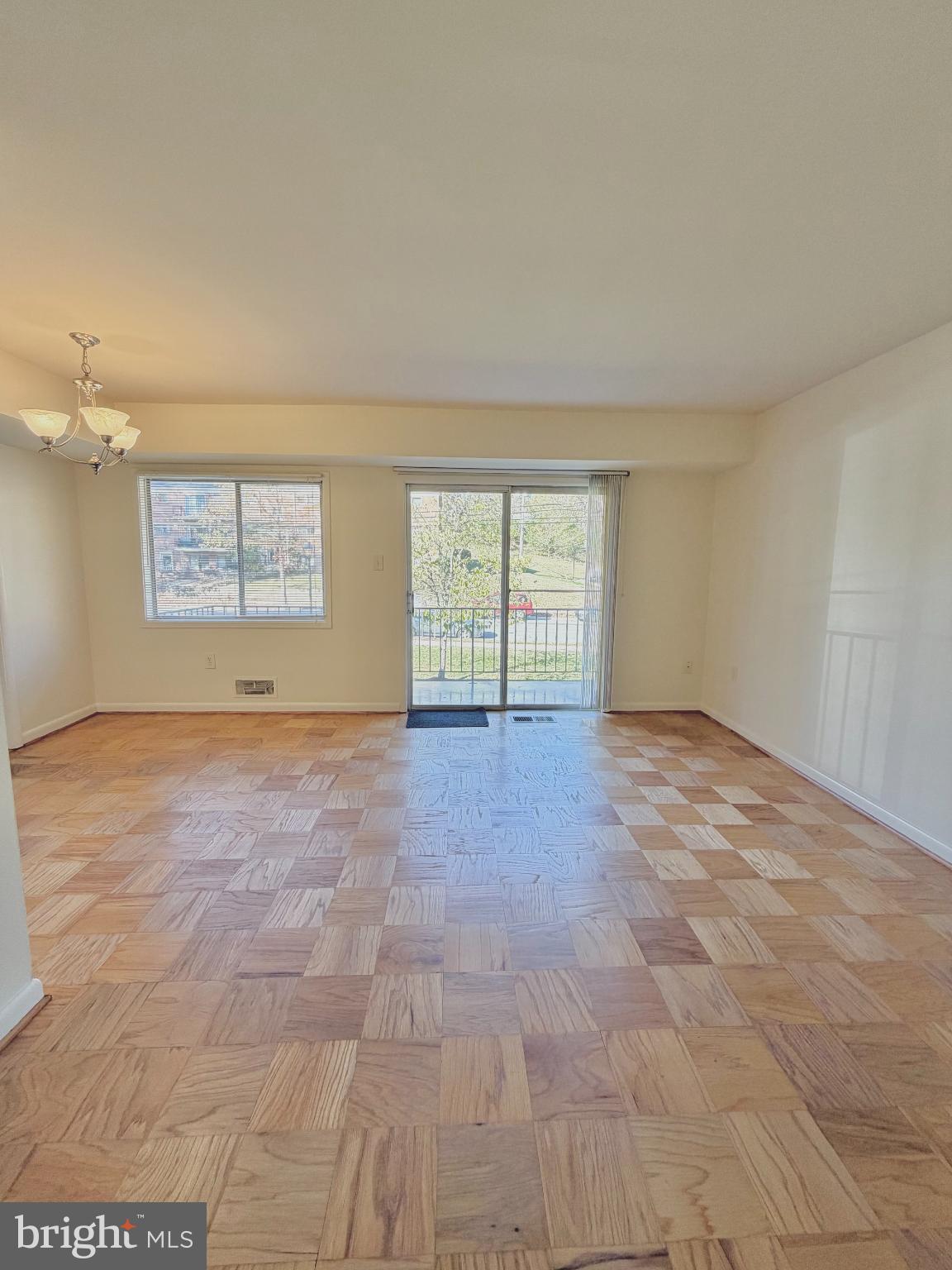 Real estate listing preview #8