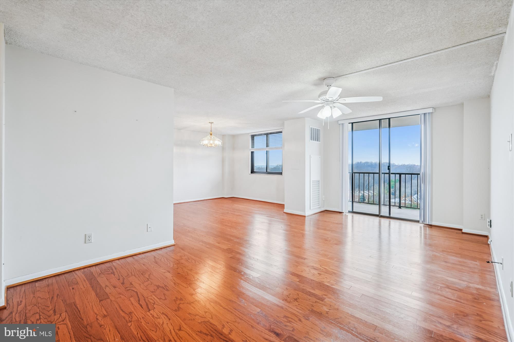 Real estate listing preview #4