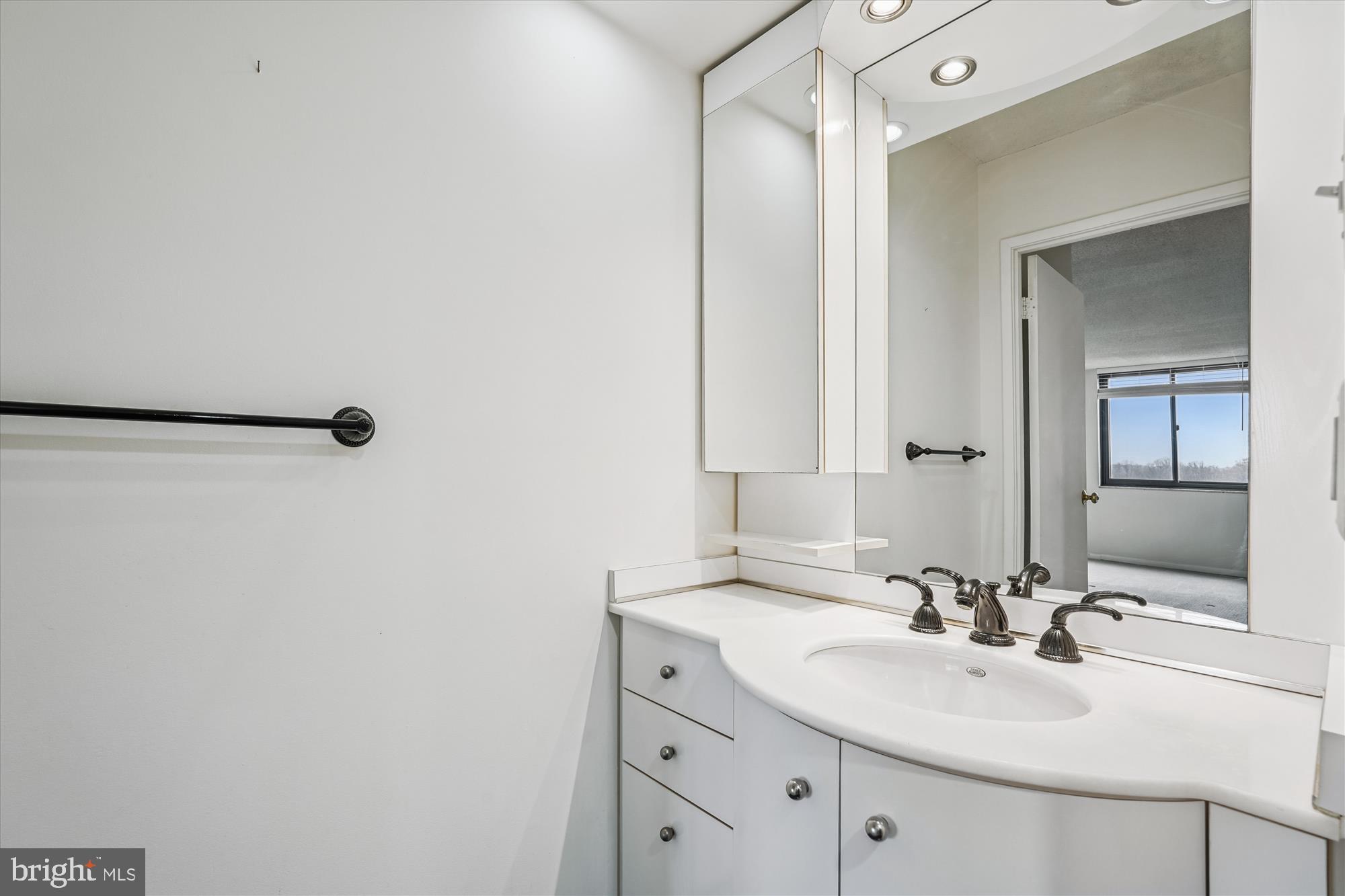 Real estate listing preview #14