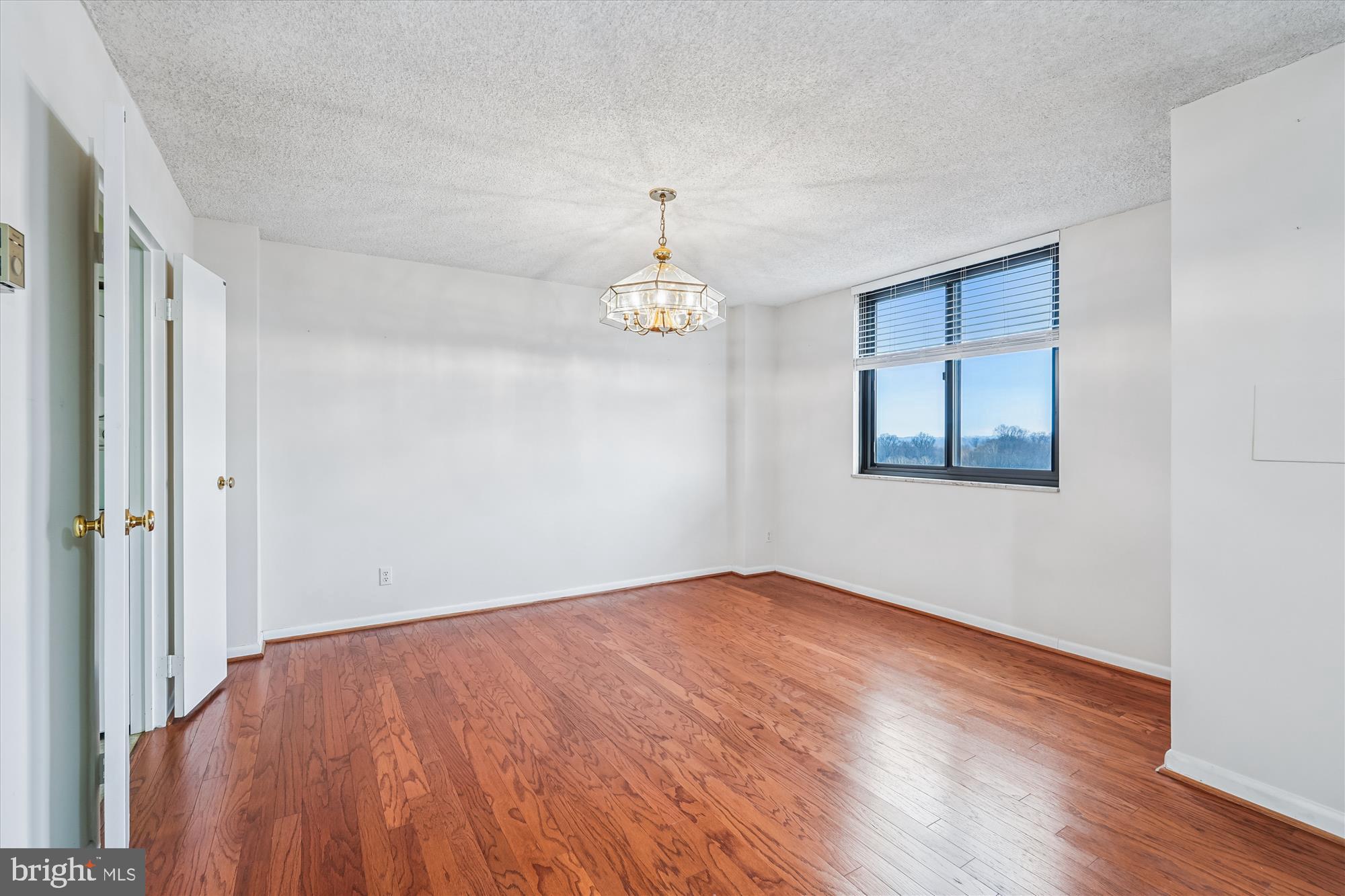 Real estate listing preview #7