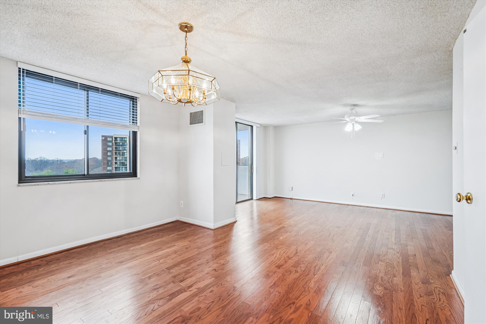 Real estate listing preview #6