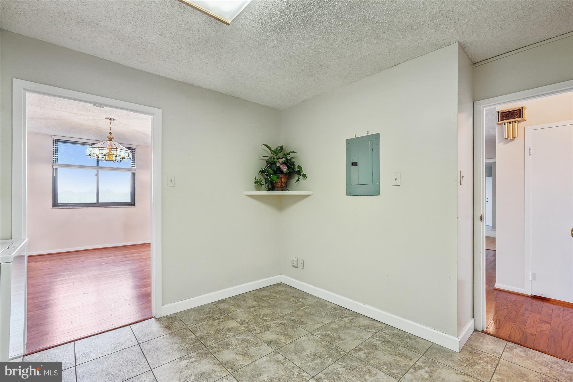 Real estate listing preview #12