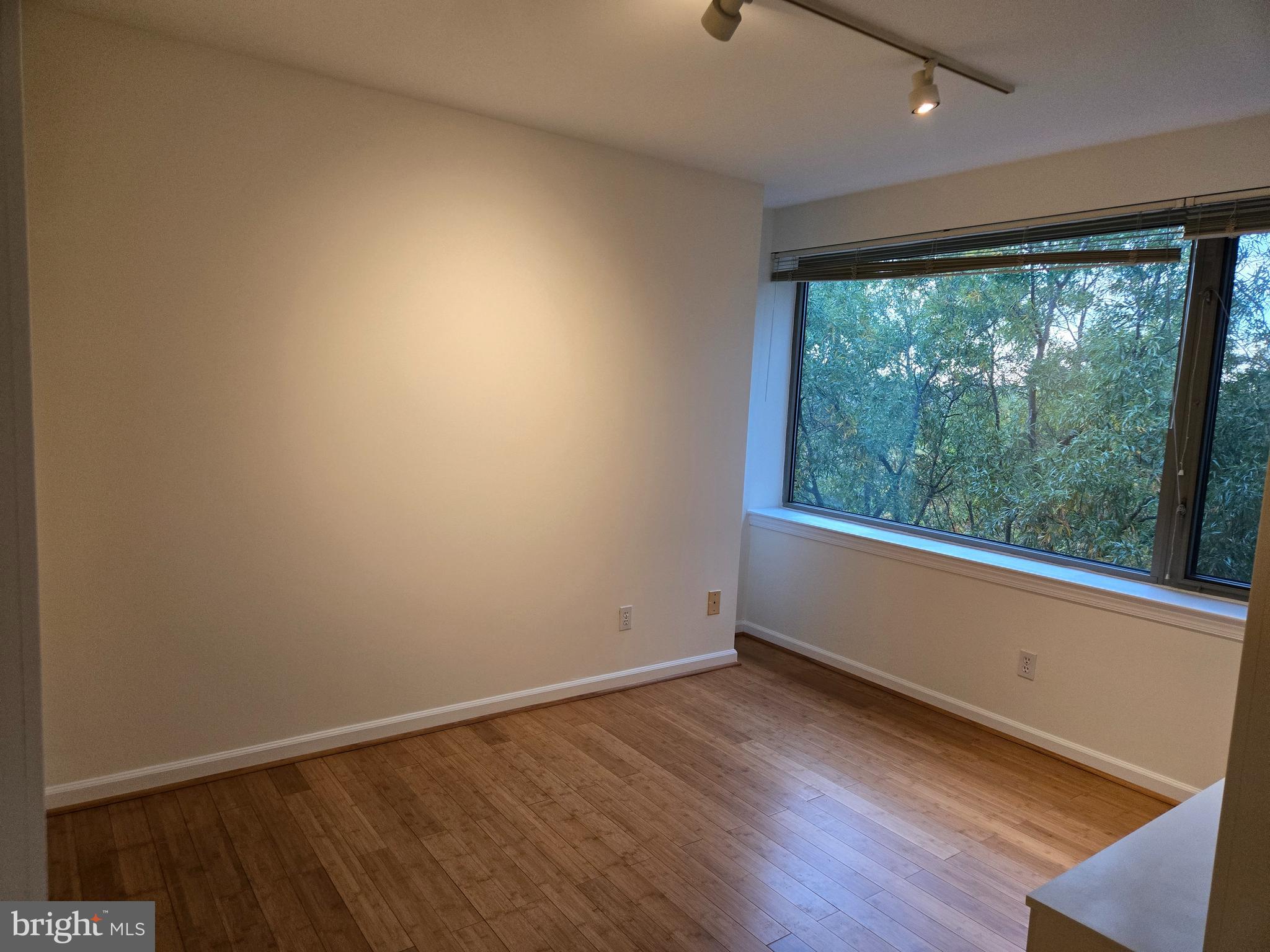 Real estate listing preview #8