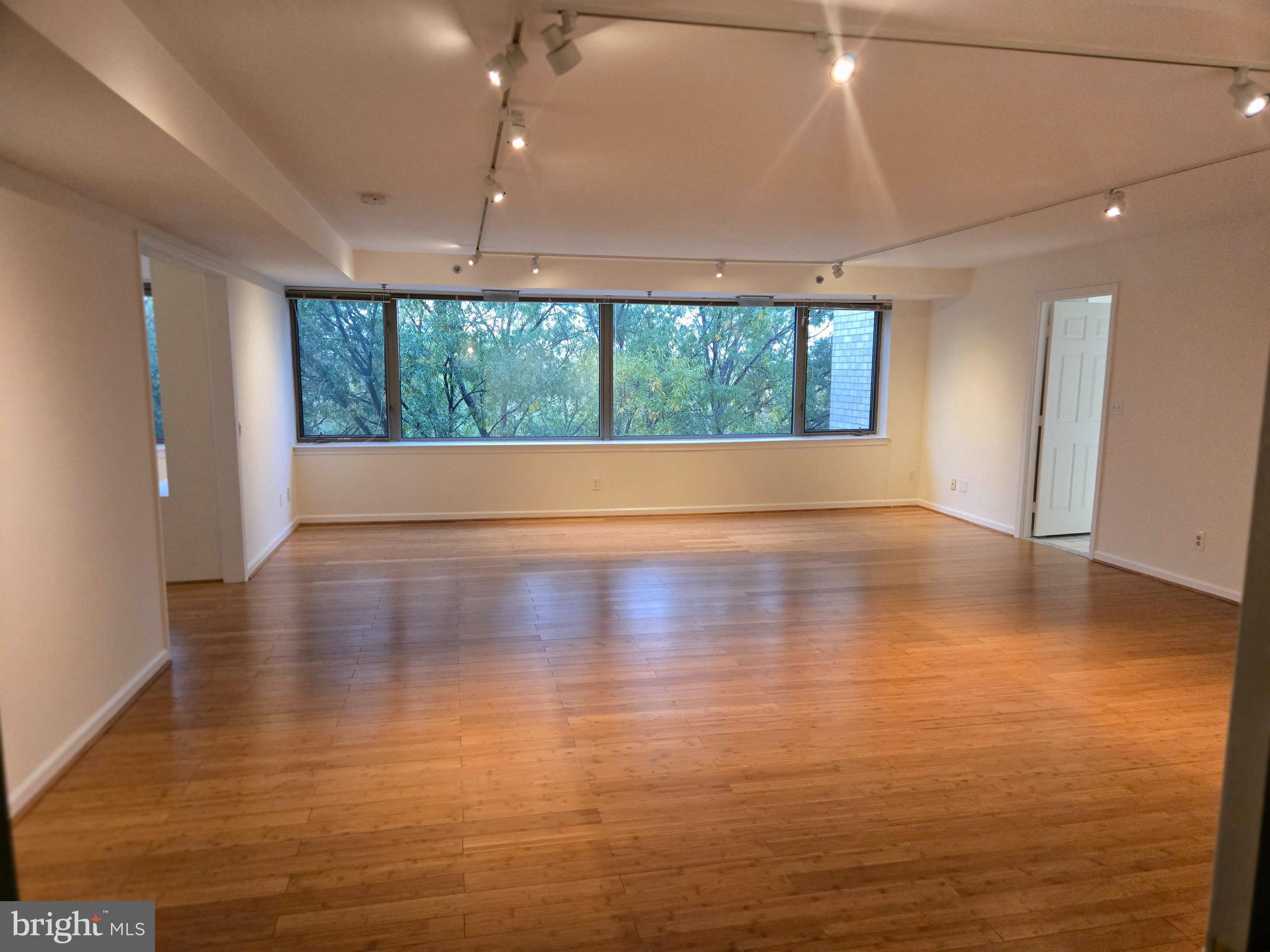 Real estate listing preview #3