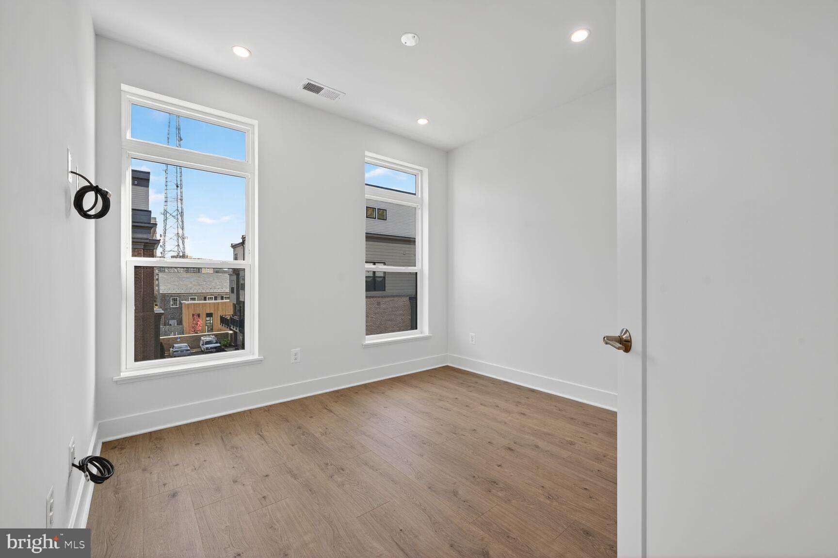 Real estate listing preview #17