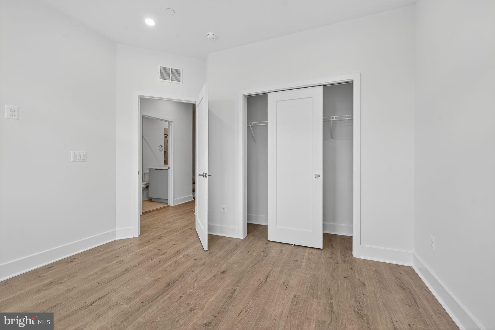 Real estate listing preview #16