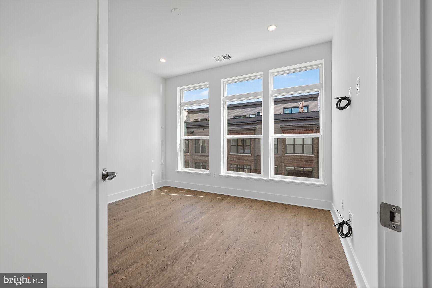 Real estate listing preview #15