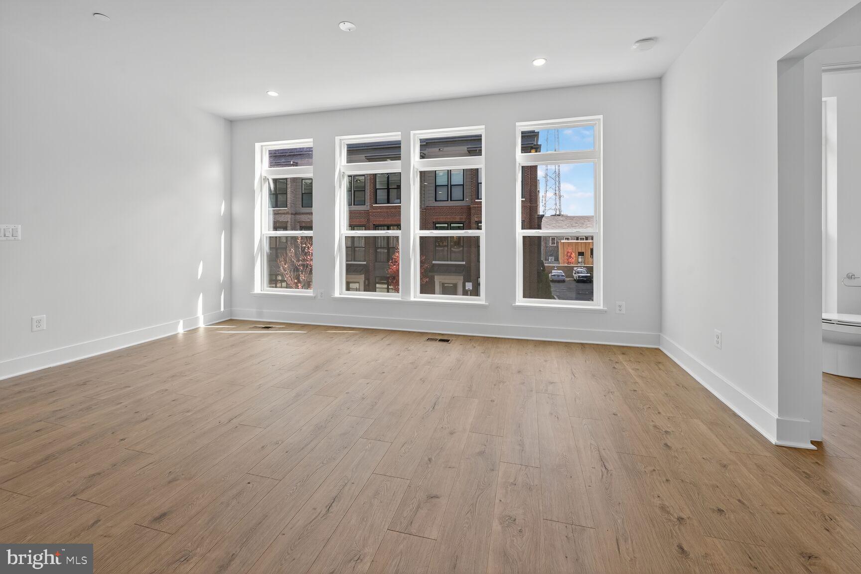 Real estate listing preview #12