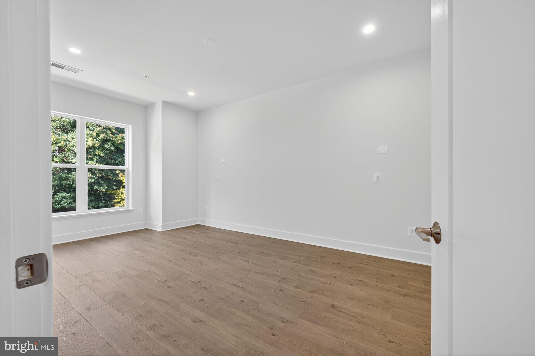 Real estate listing preview #13