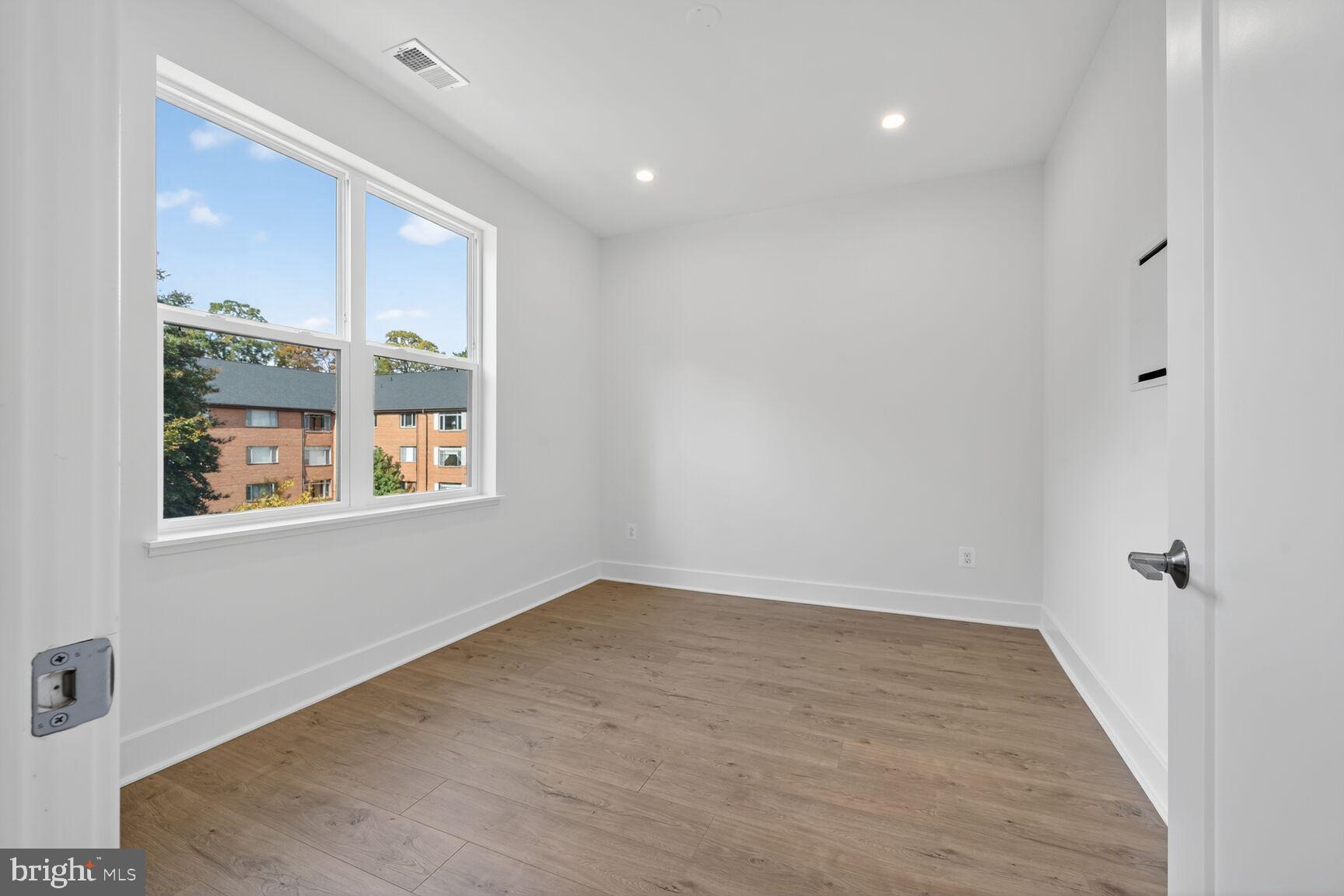 Real estate listing preview #20