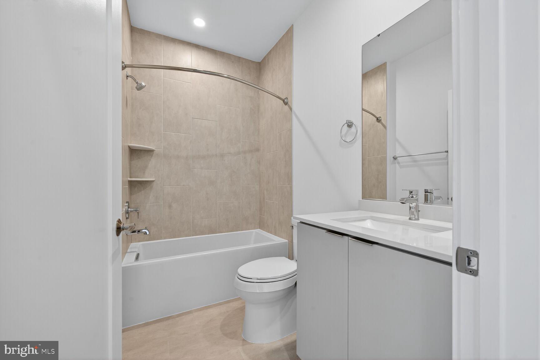 Real estate listing preview #14