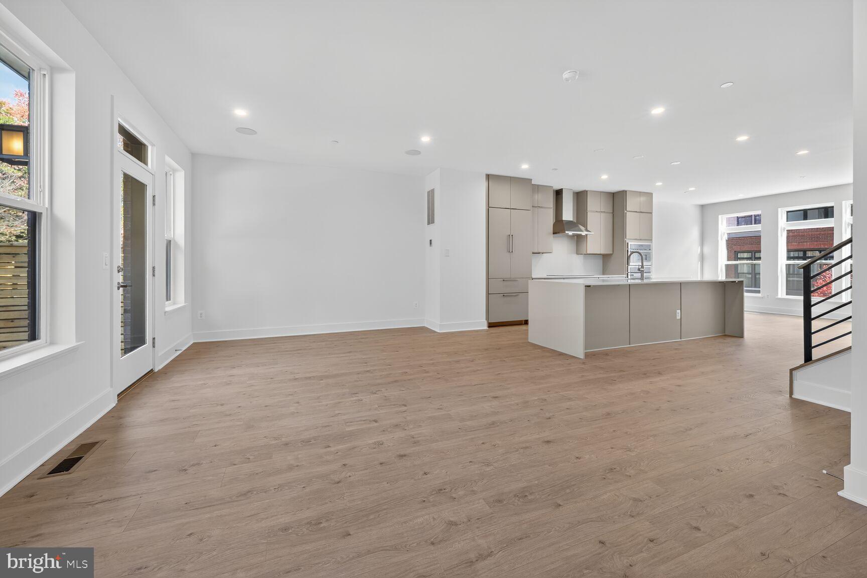 Real estate listing preview #6