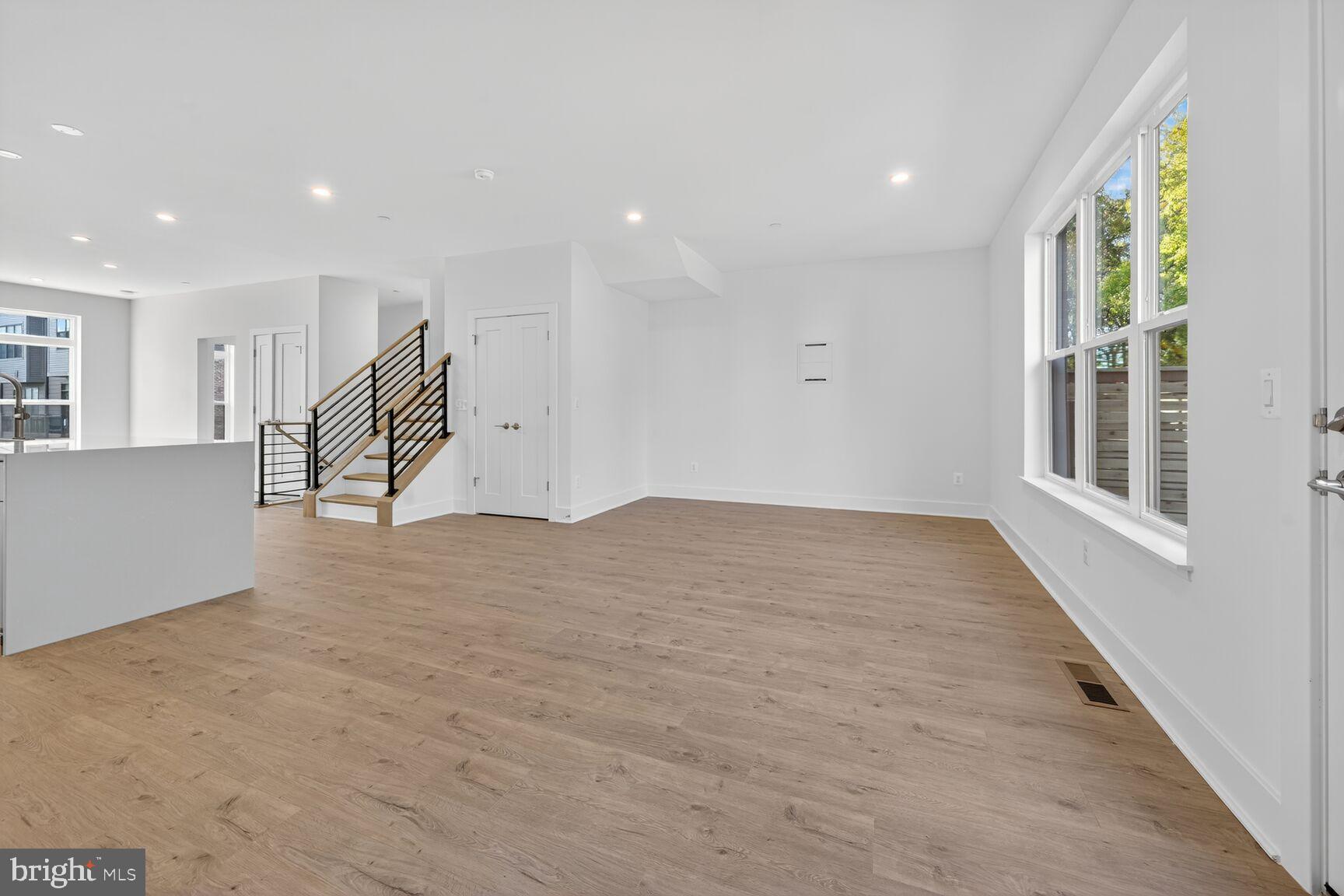 Real estate listing preview #5