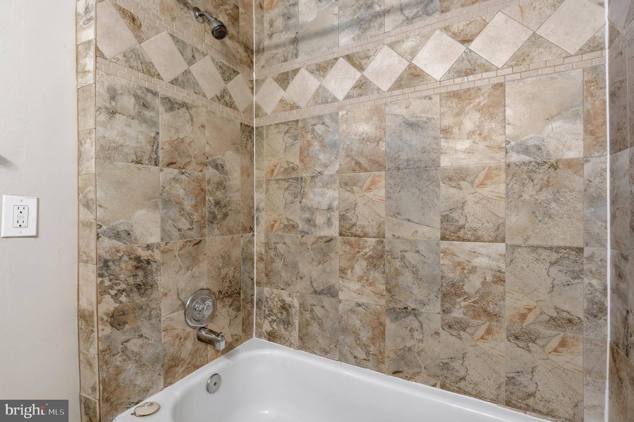 Real estate listing preview #11