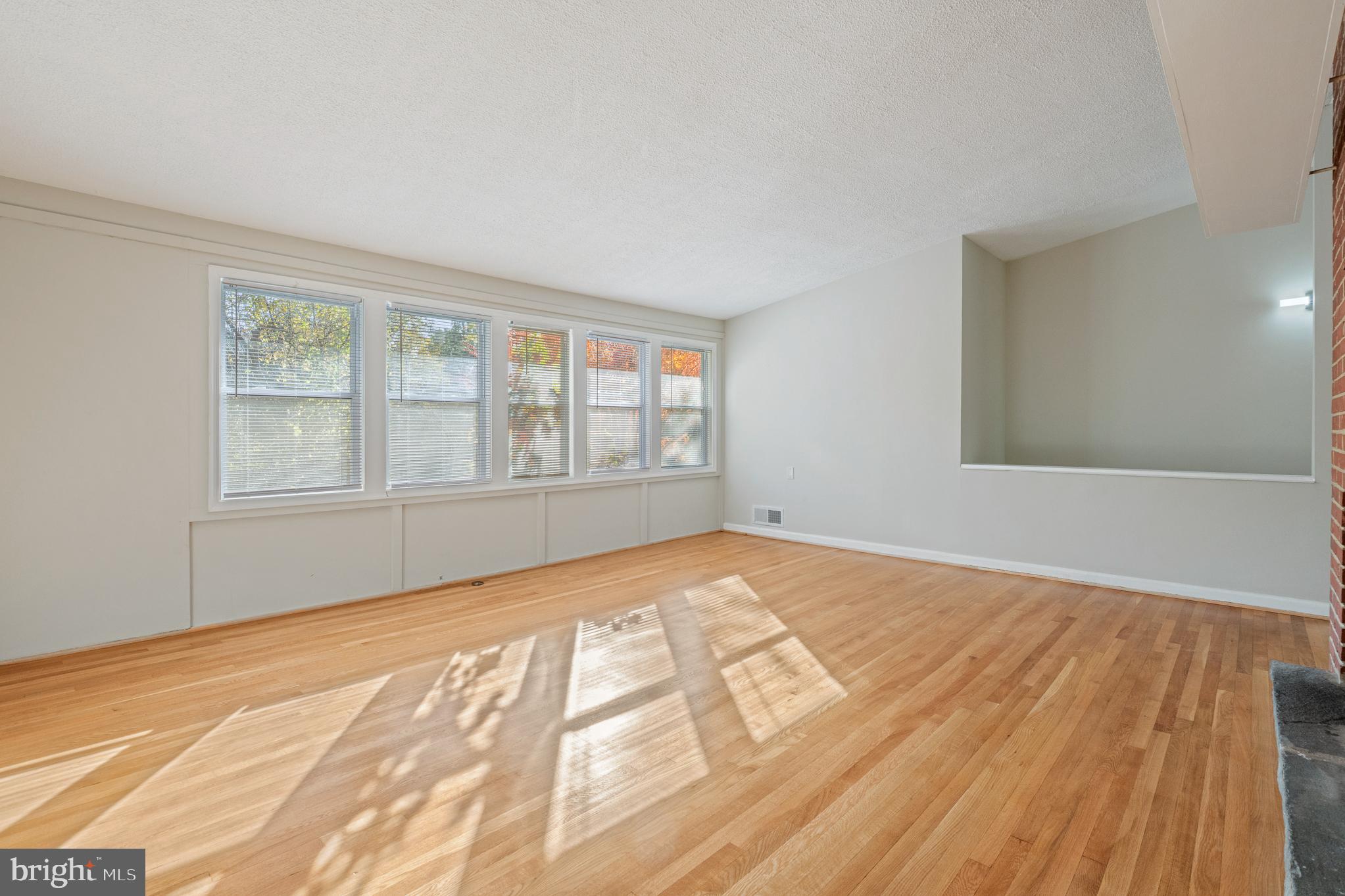 Real estate listing preview #28