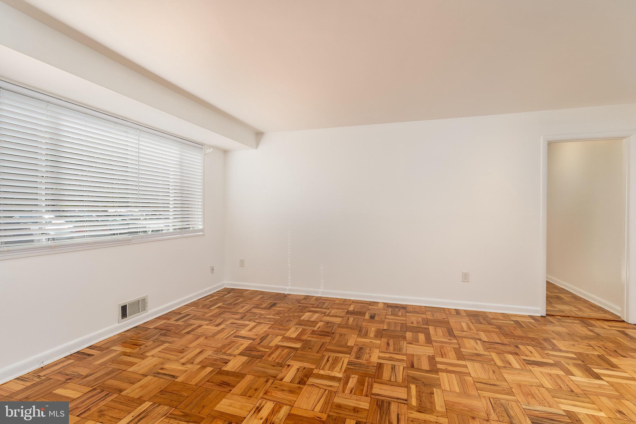 Real estate listing preview #7