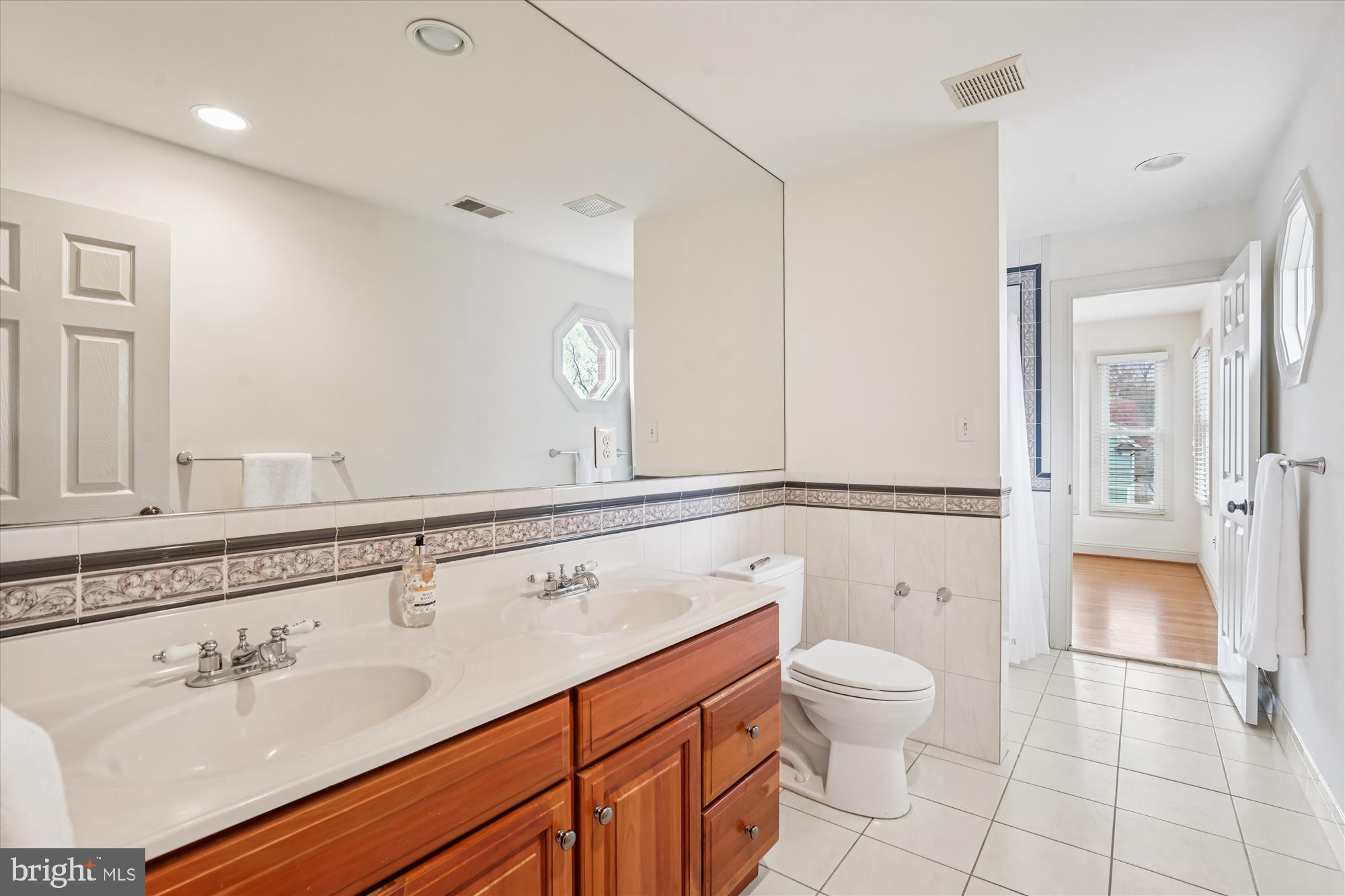 Real estate listing preview #18