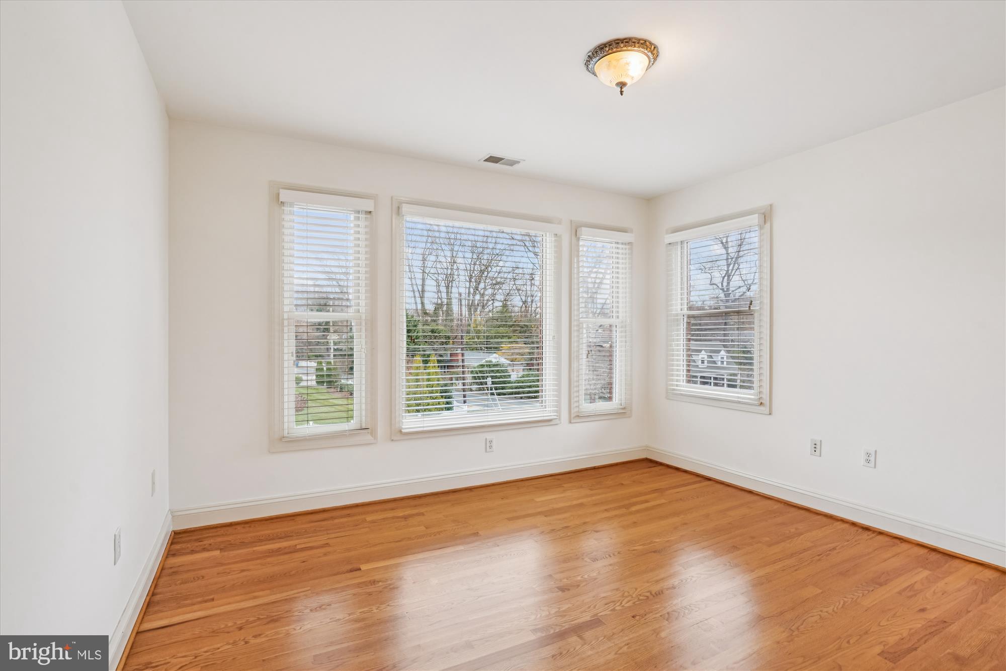 Real estate listing preview #14