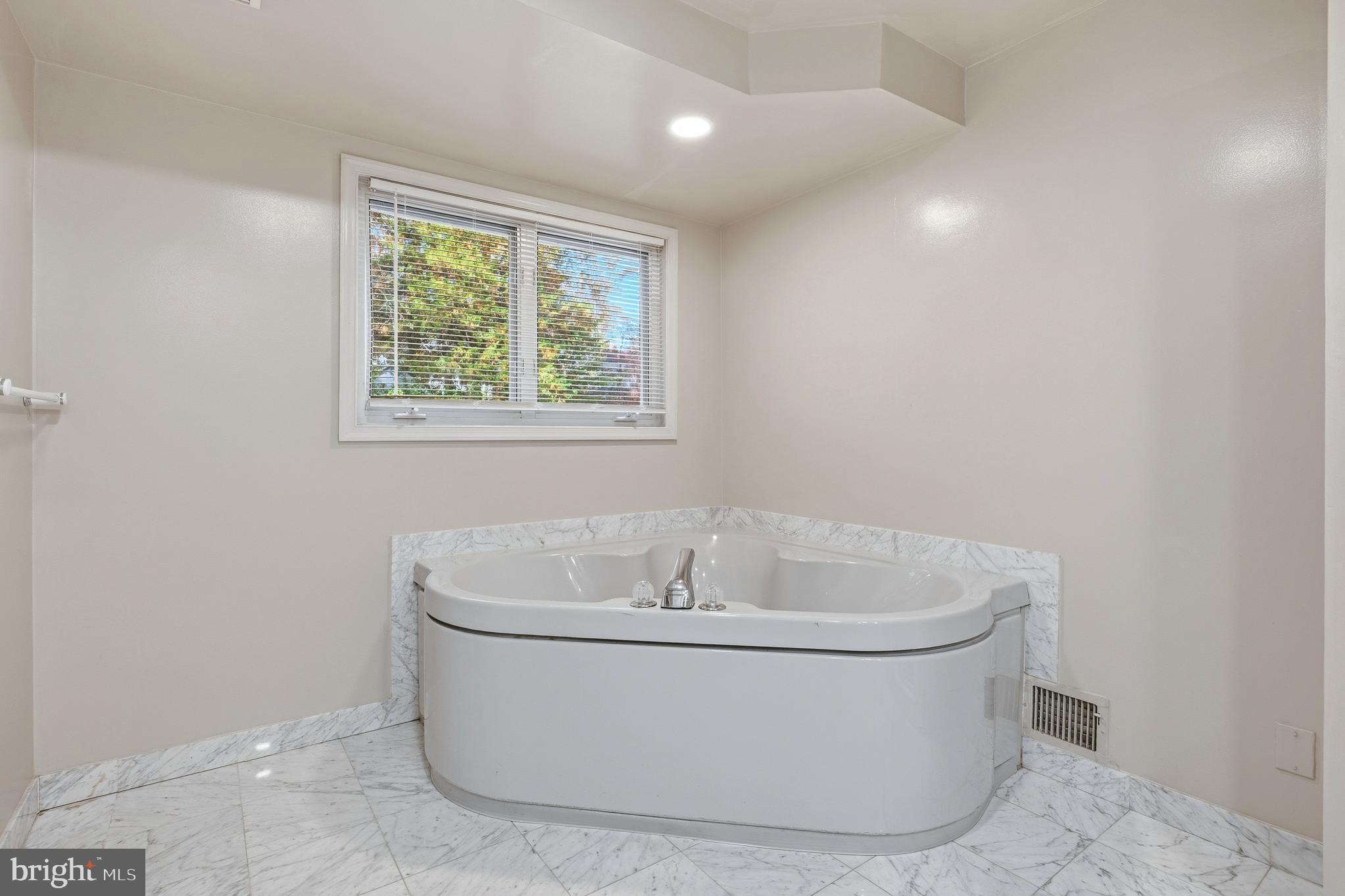 Real estate listing preview #64