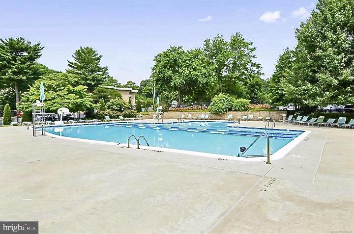 Real estate listing preview #16