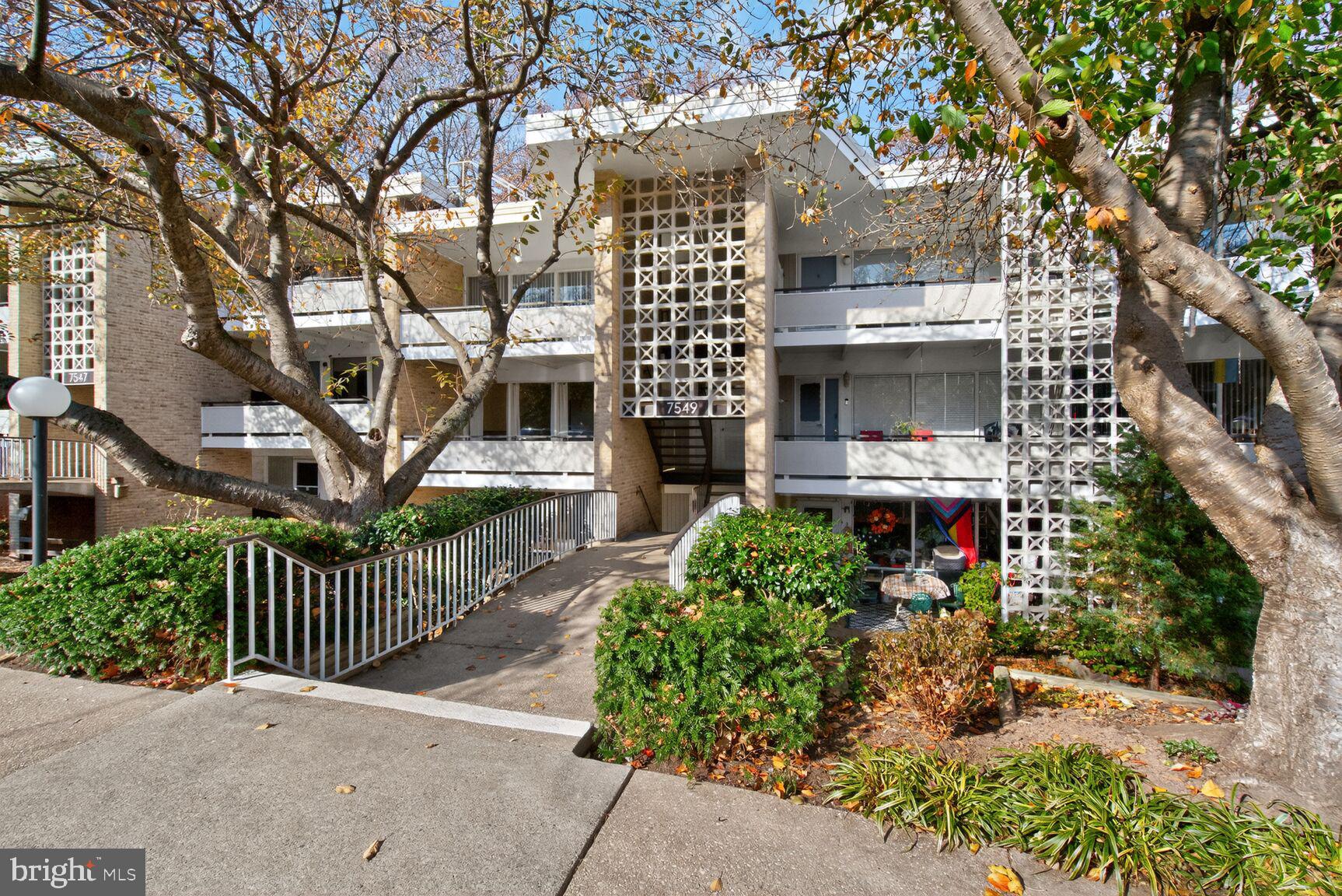 Real estate listing preview #2