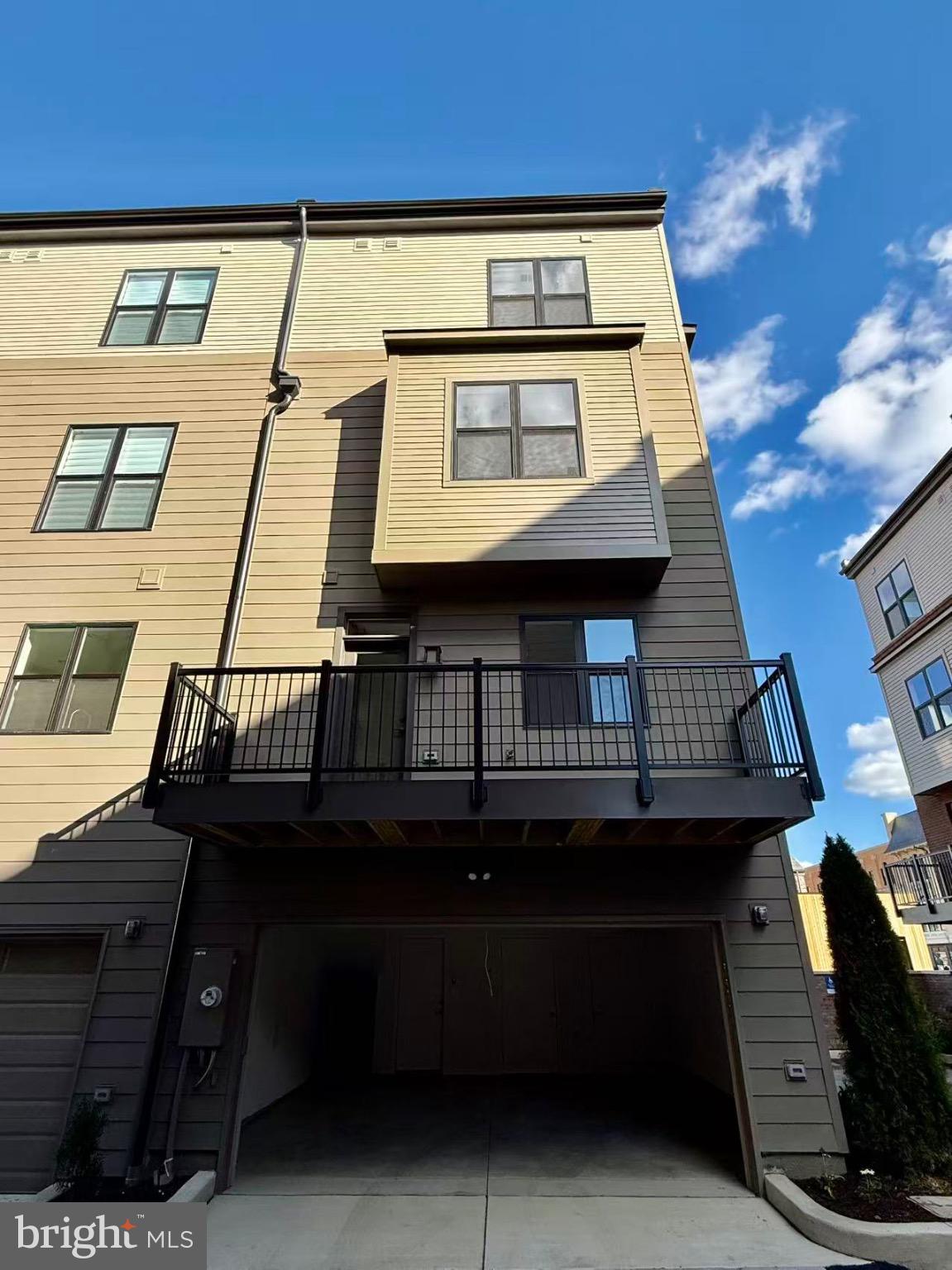 Real estate listing preview #2