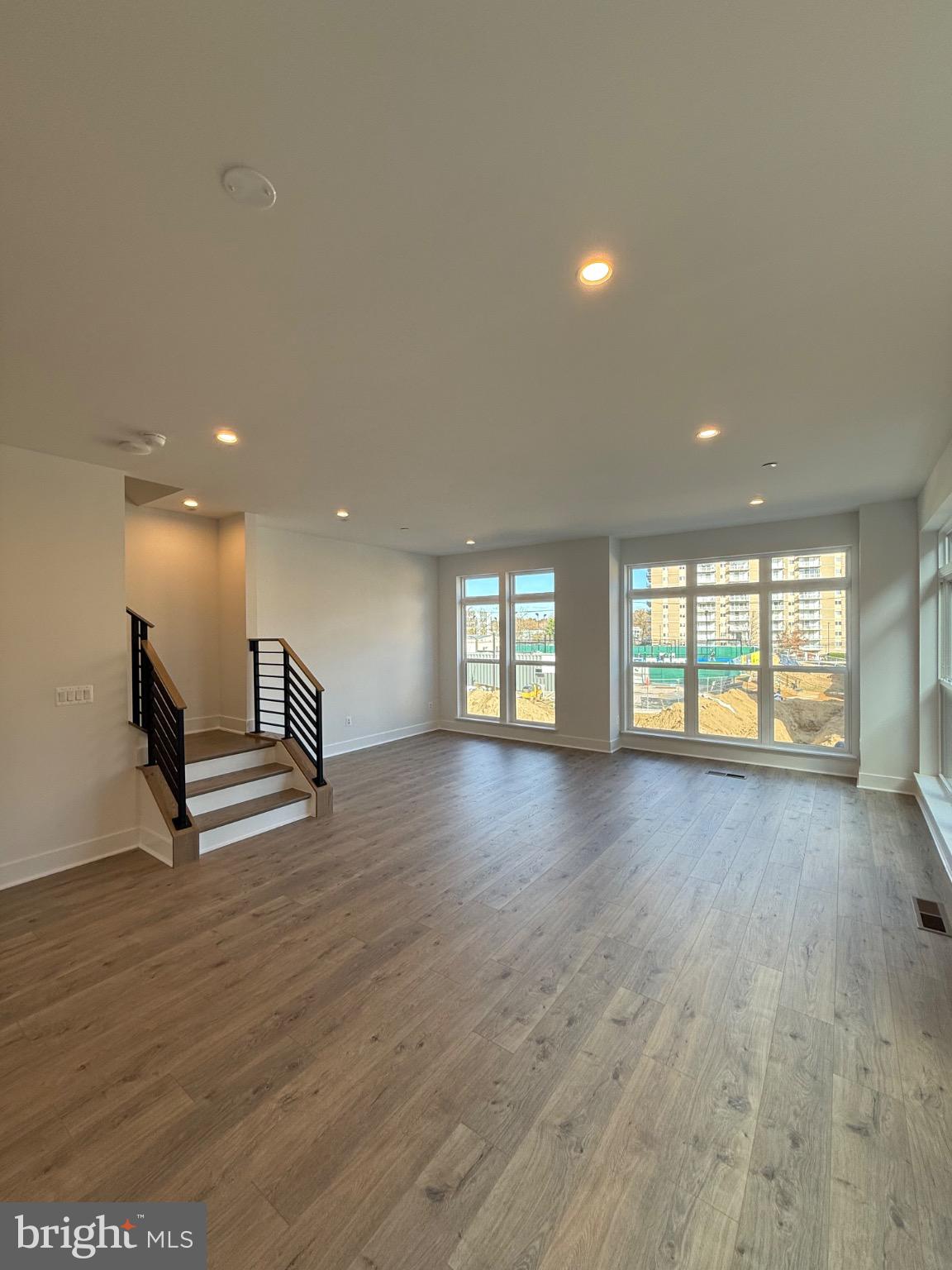 Real estate listing preview #12