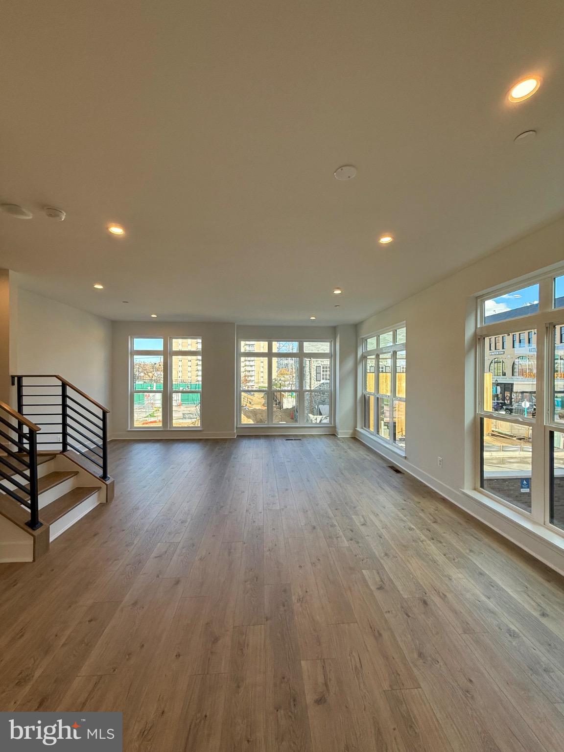 Real estate listing preview #13