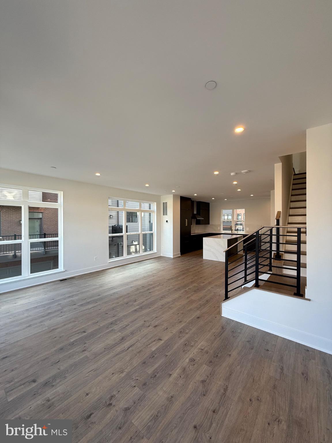 Real estate listing preview #11