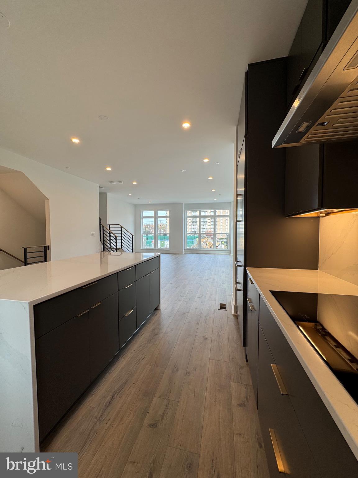 Real estate listing preview #14