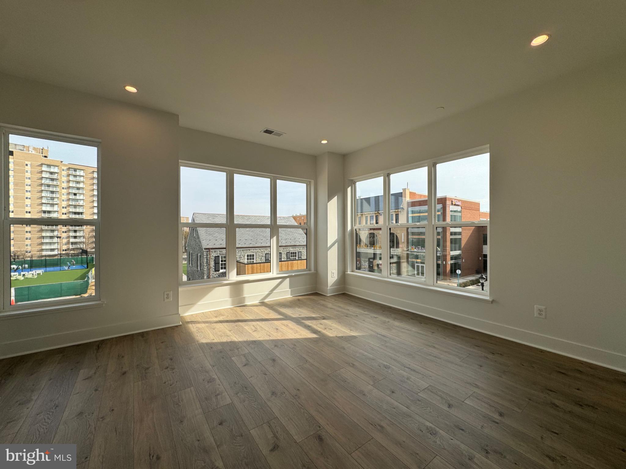 Real estate listing preview #9