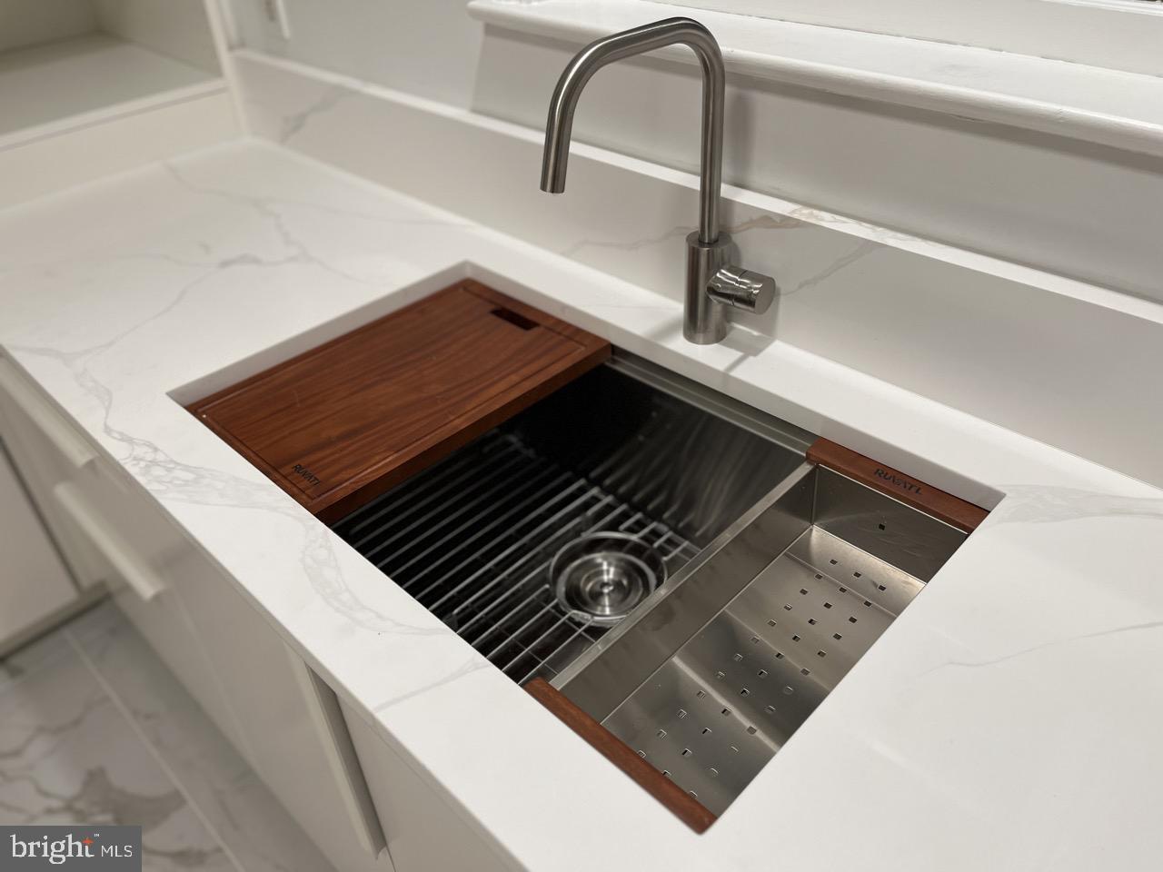 Real estate listing preview #8