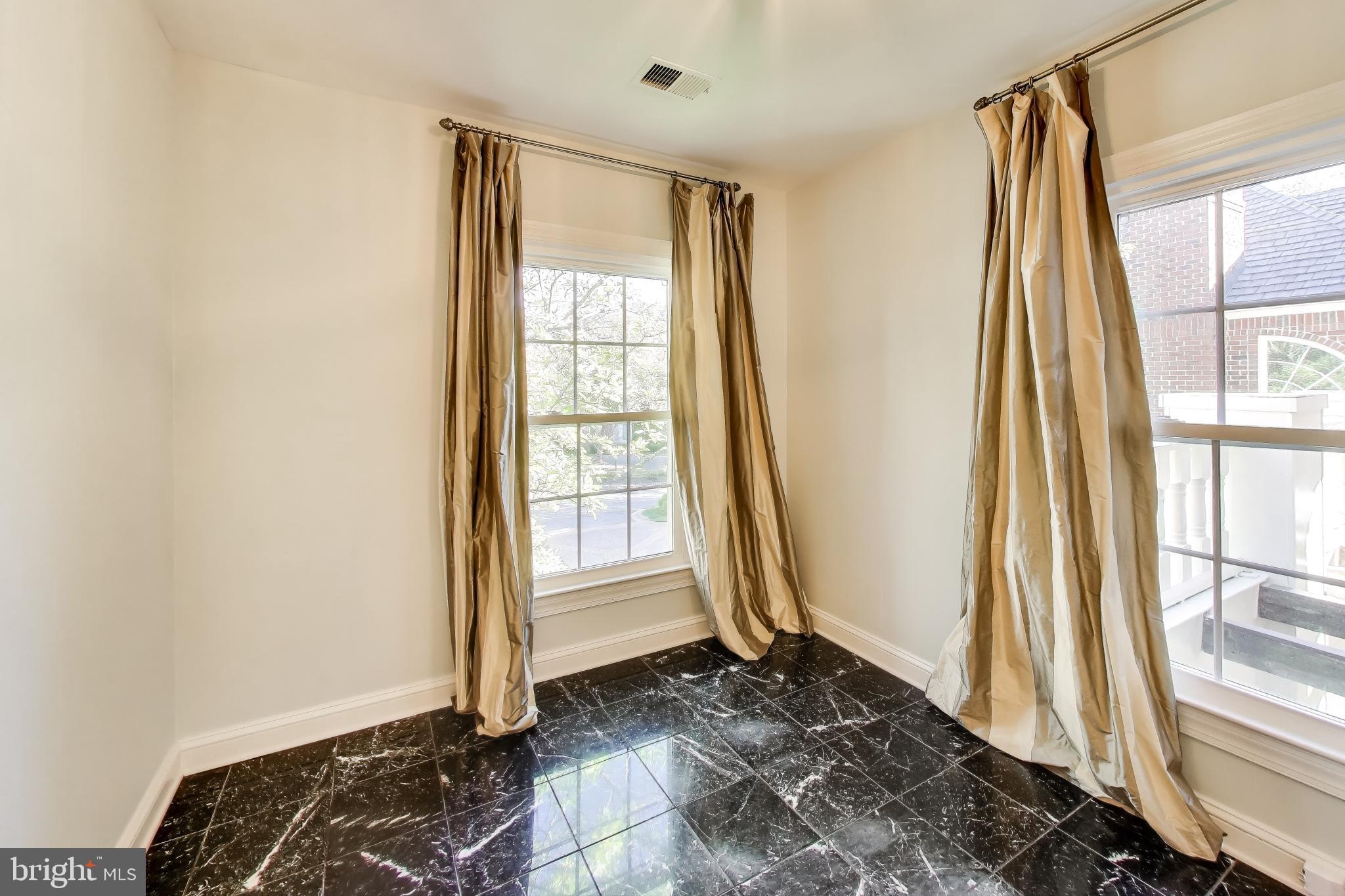 Real estate listing preview #24