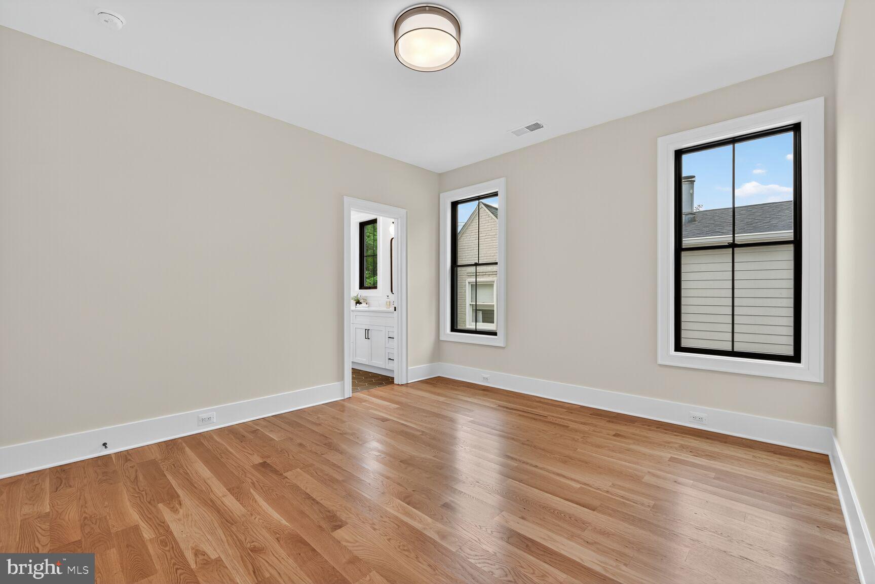 Real estate listing preview #38