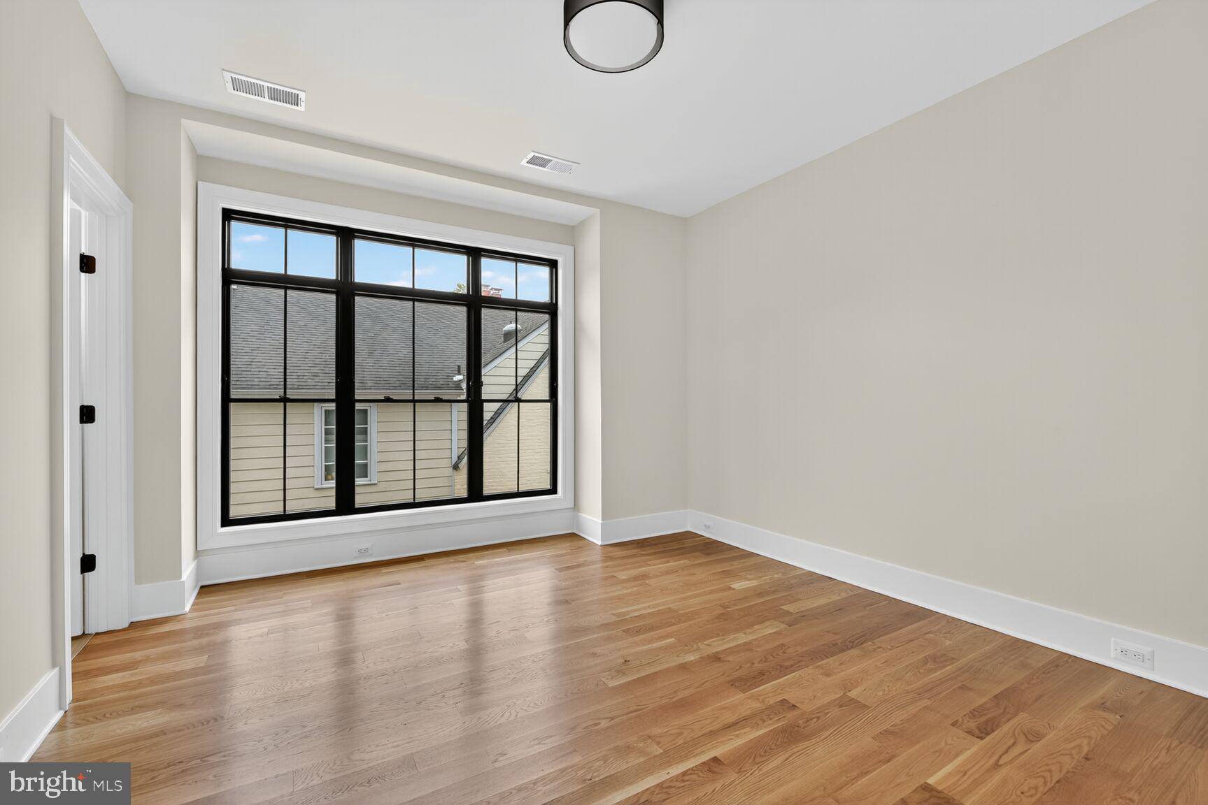 Real estate listing preview #40