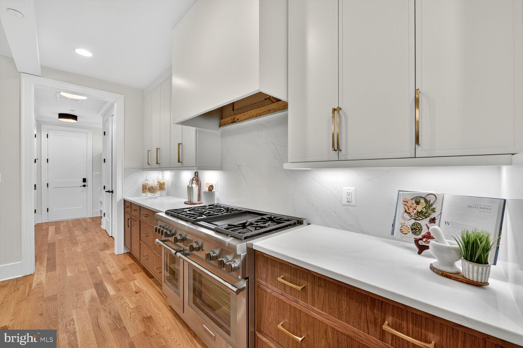 Real estate listing preview #11