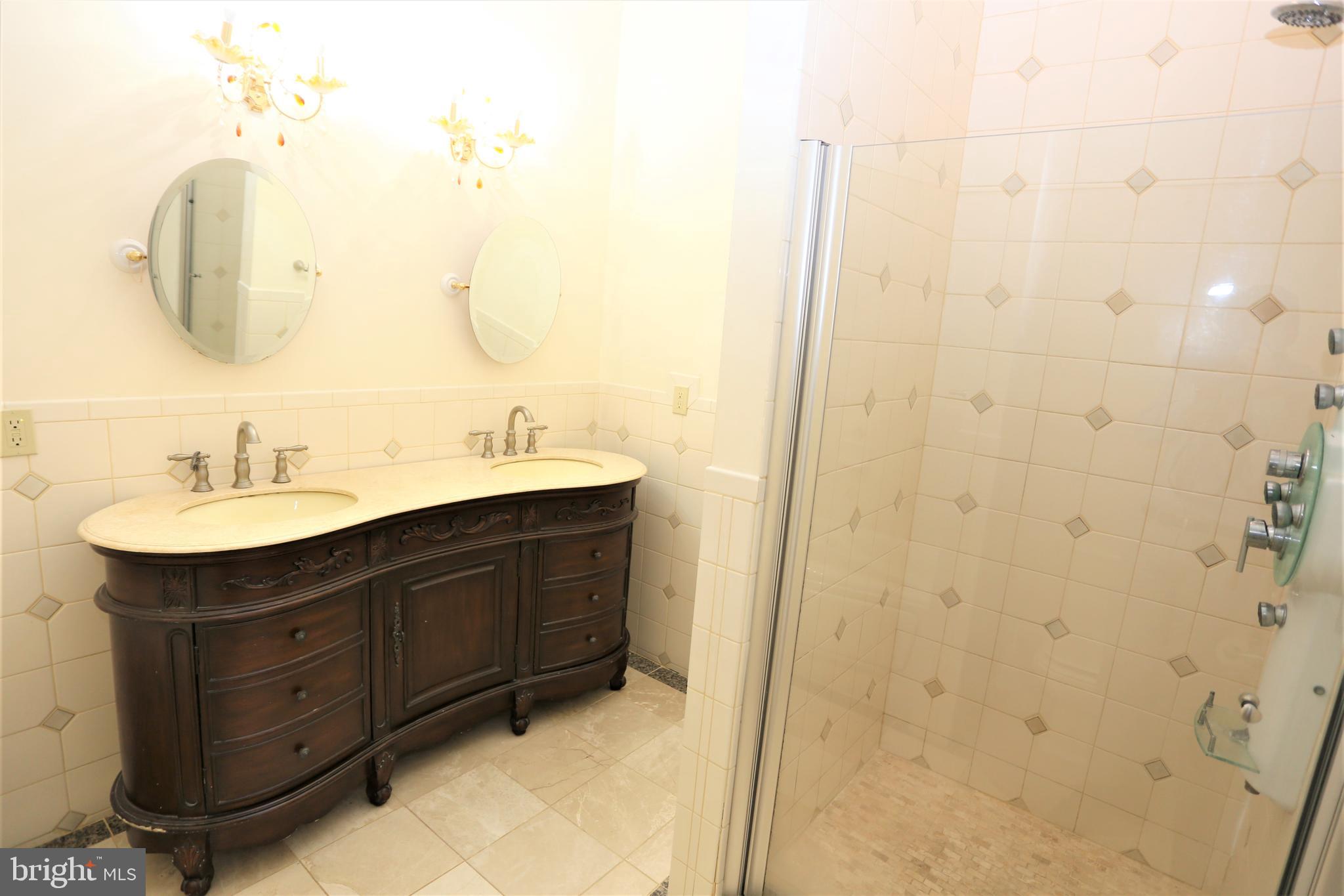 Real estate listing preview #16