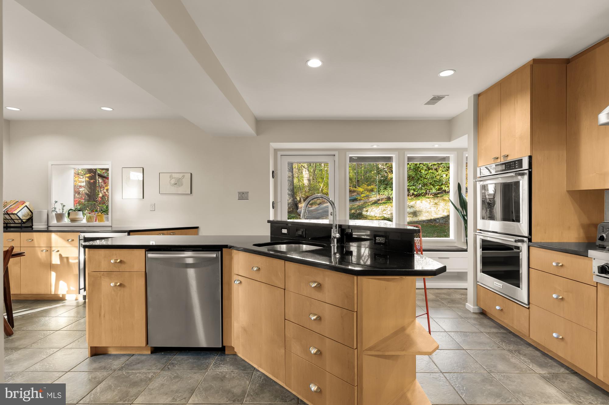 Real estate listing preview #24