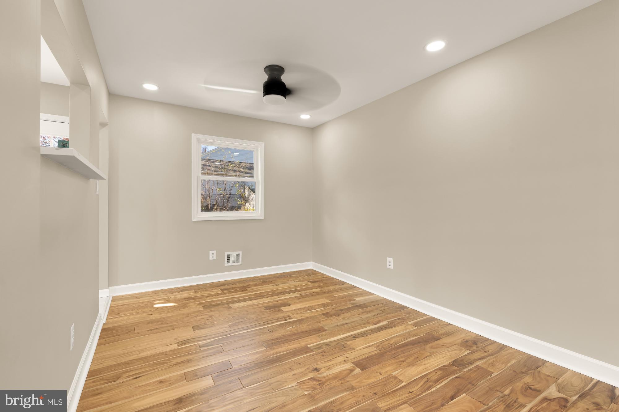 Real estate listing preview #11