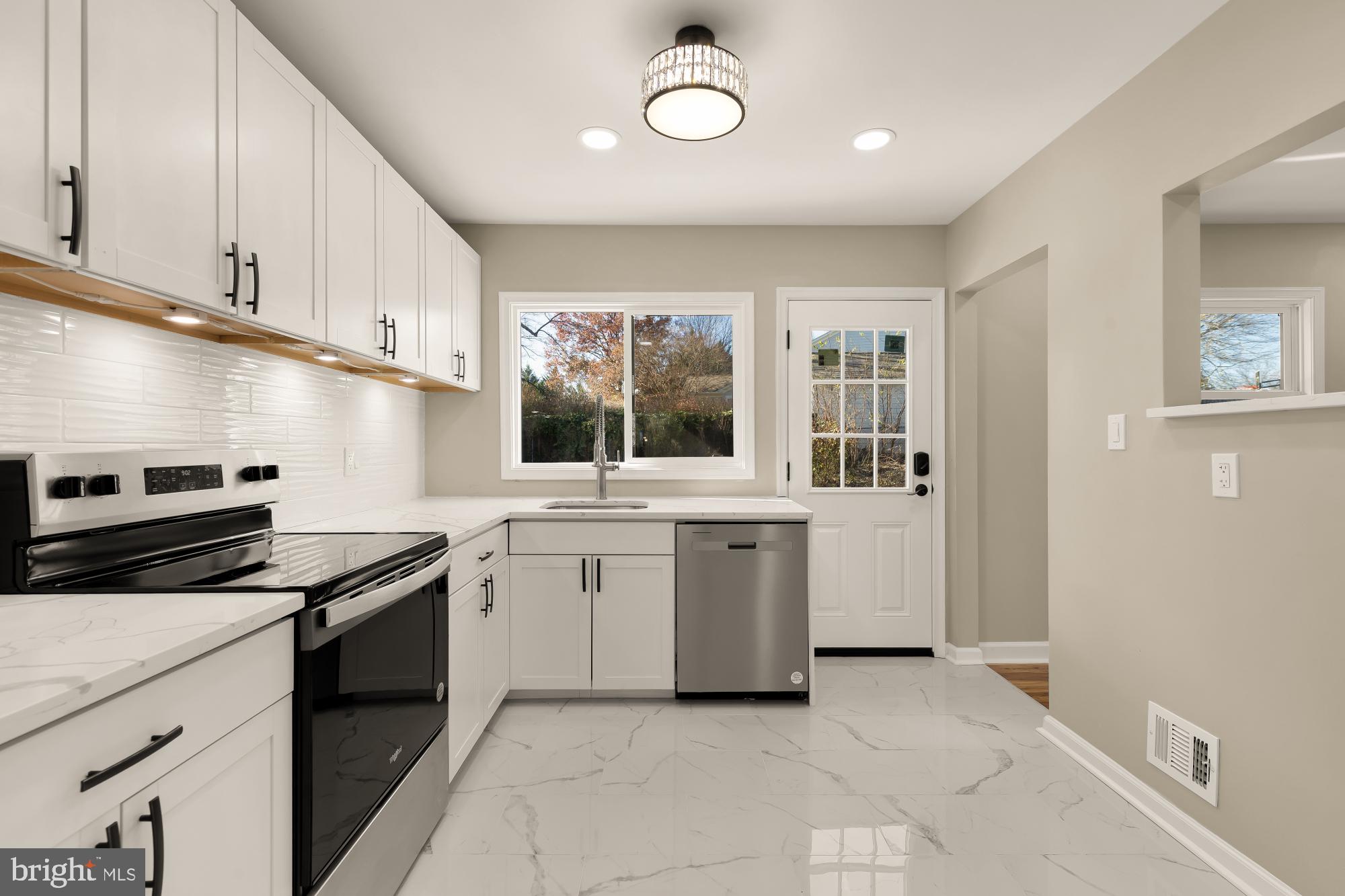 Real estate listing preview #12